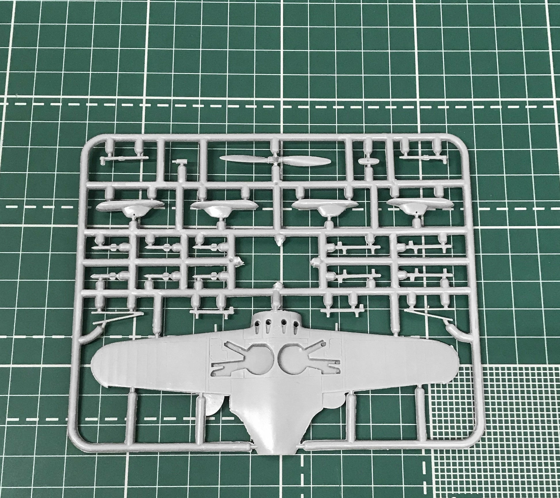 Polikarpov I-16 type 6 Soviet fighter Scale 1:72 Amodel AMO72164 Plastic Airplane Model Kit