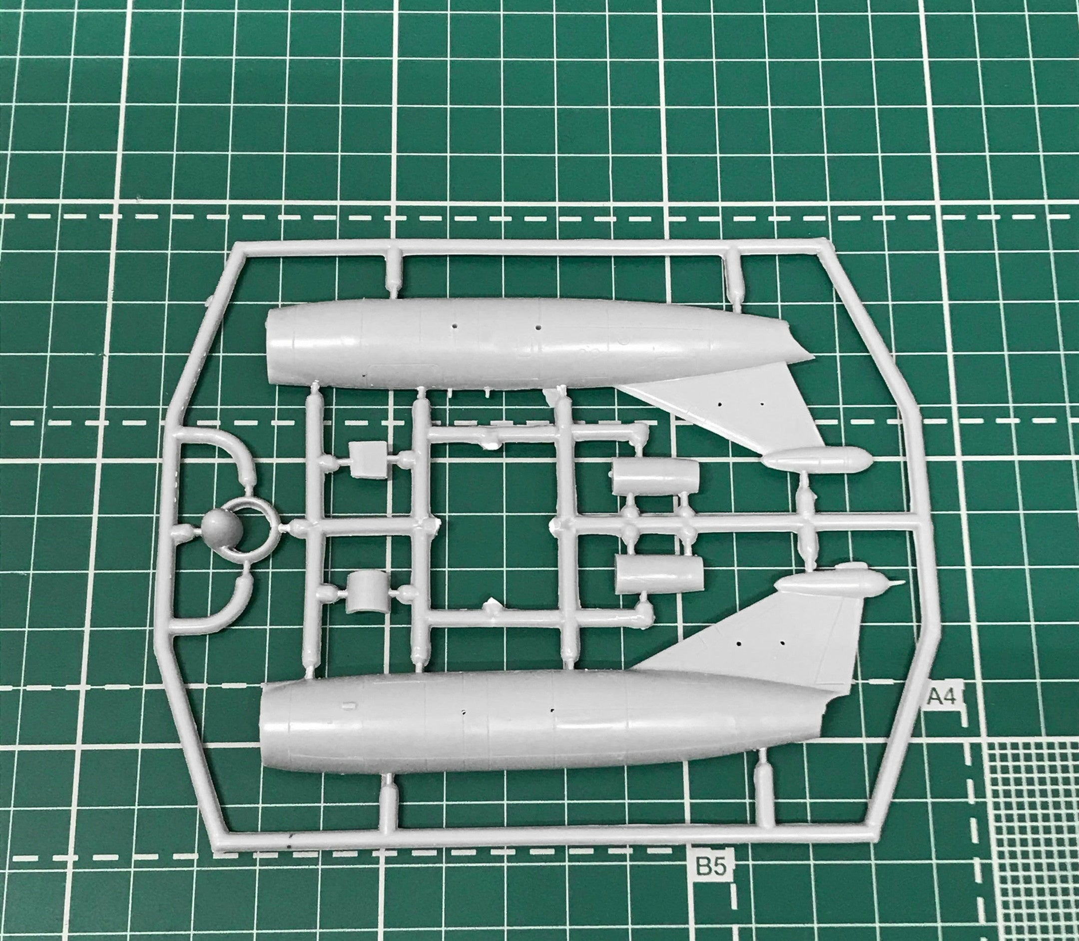 KS-1 / KRM-1 Soviet guided missile Scale 1:72 Amodel AMO72178 Plastic Airplane Model Kit