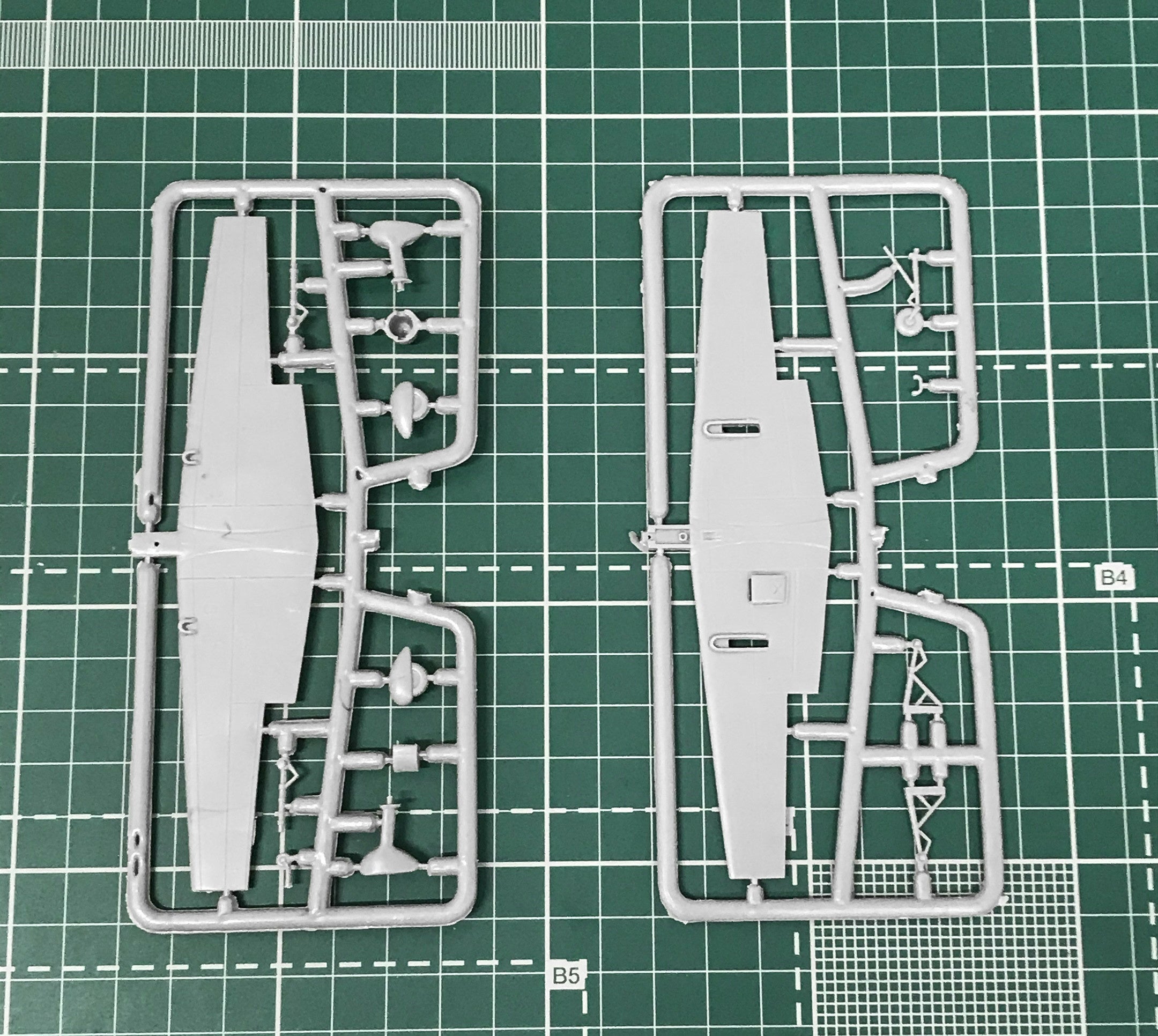 Yak-50 & Yak-52 Scale 1:72 Amodel AMO72179 Plastic Airplane Model Kit