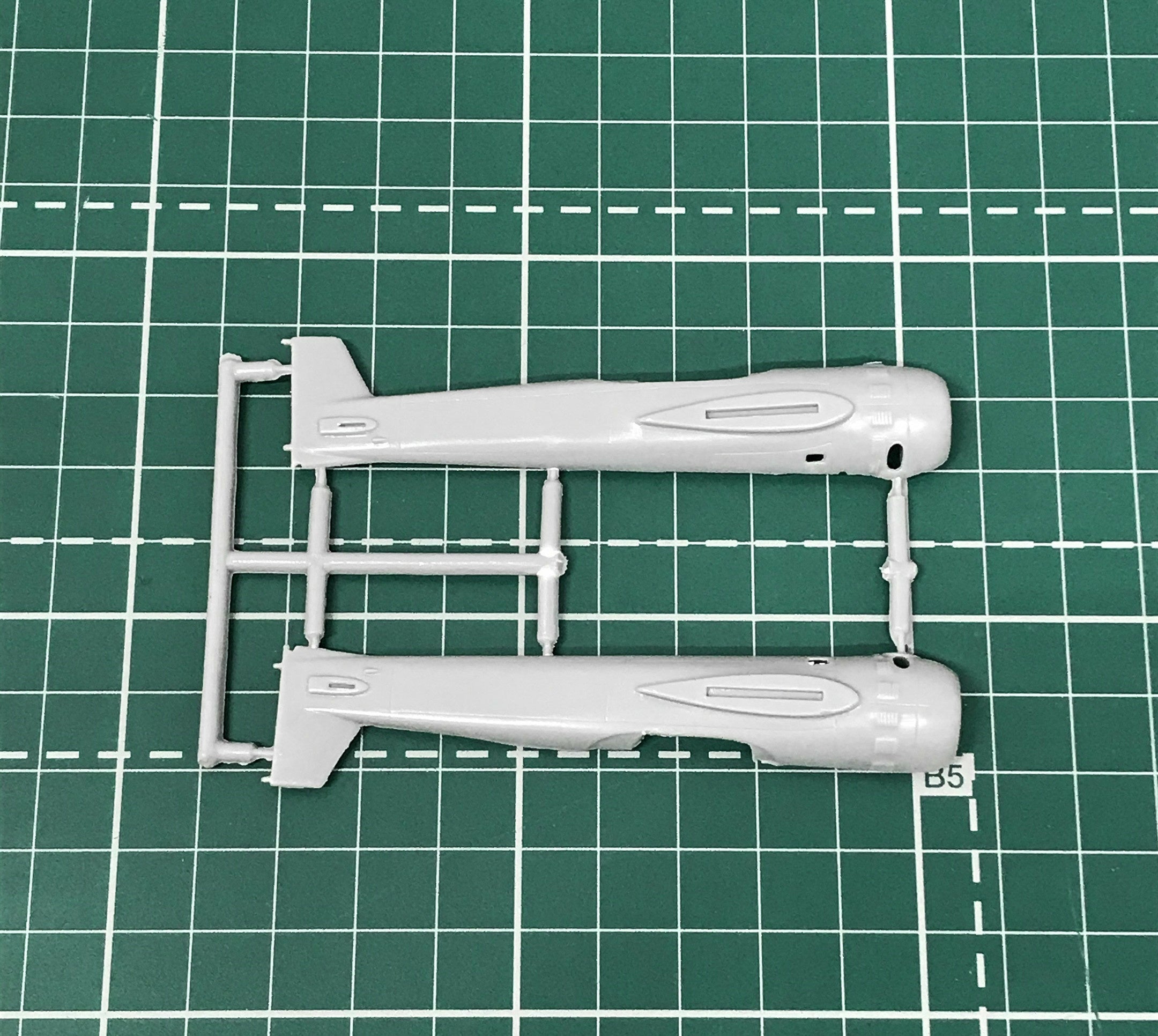 Yak-55 Soviet aerobatic aircraft Scale 1:72 Amodel AMO72192 Plastic Airplane Model Kit