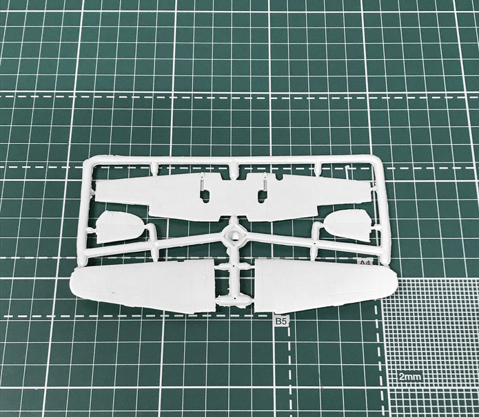 Yak-18 with ski gear Scale 1:72 Amodel AMO72195 Plastic Airplane Model Kit
