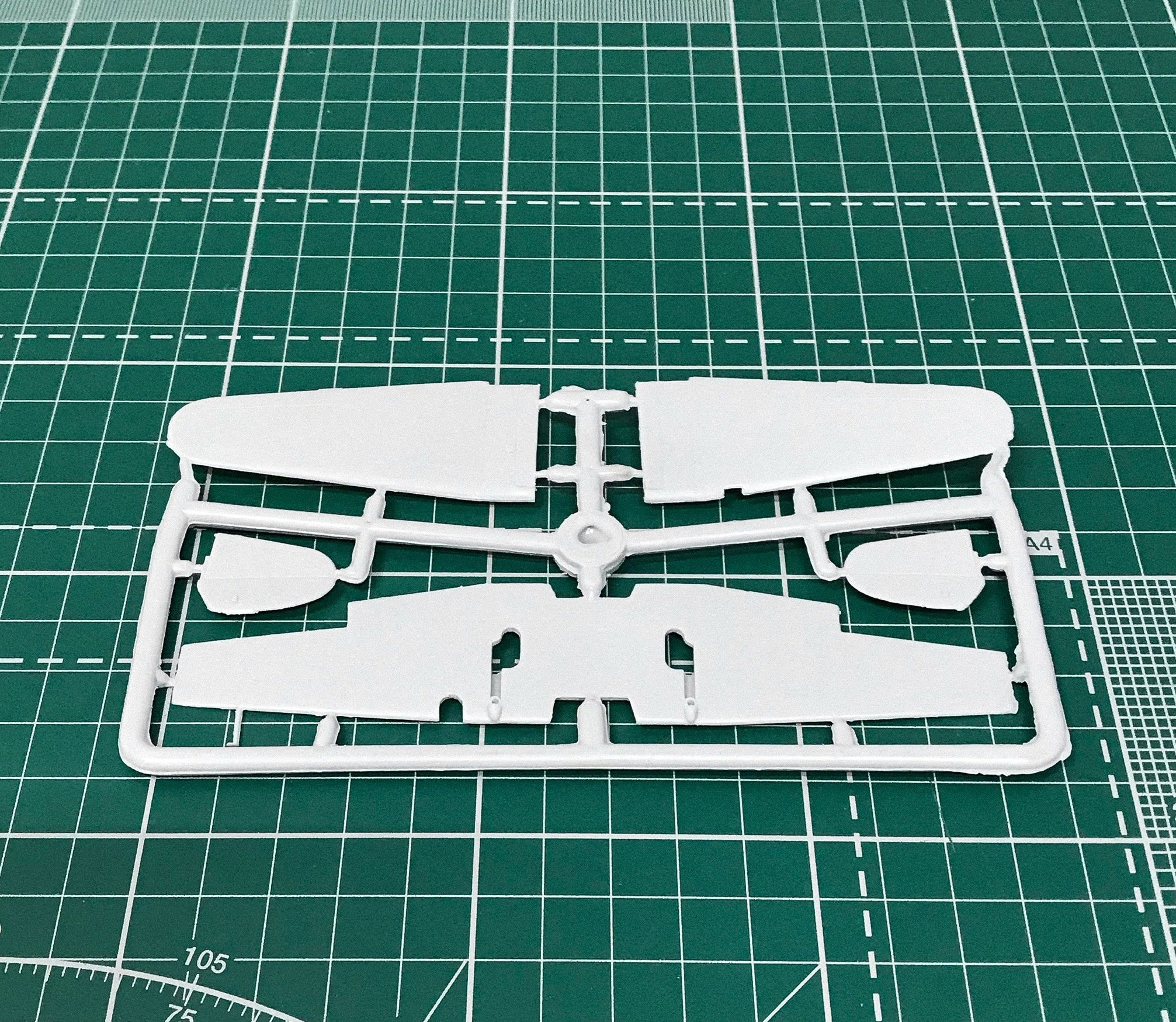 Yak-18 M-12 Scale 1:72 Amodel AMO72198 Plastic Airplane Model Kit