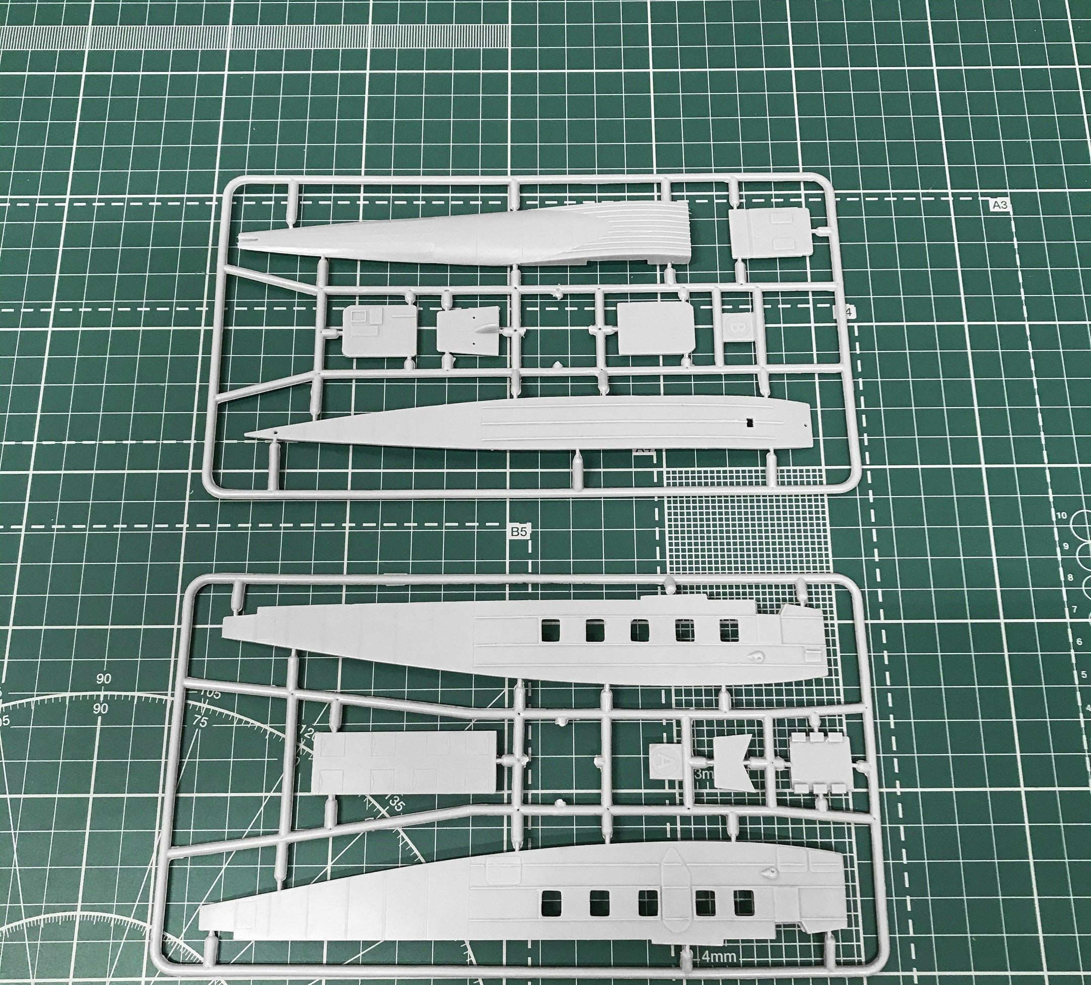 Kalinin K-5 Soviet airliner Scale 1:72 Amodel AMO72199 Plastic Airplane Model Kit