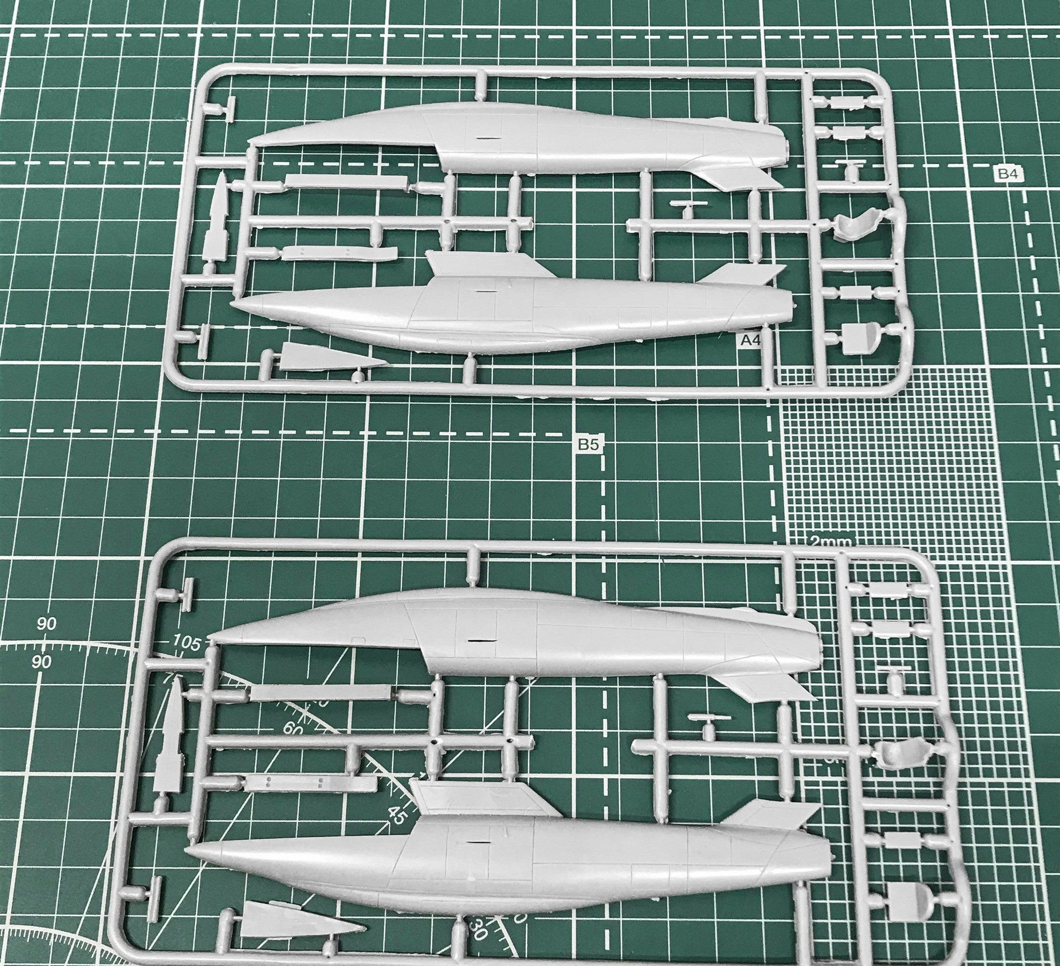 Aicraft '5-1' & '5-2' Scale 1:72 Amodel AMO72206 Plastic Airplane Model Kit