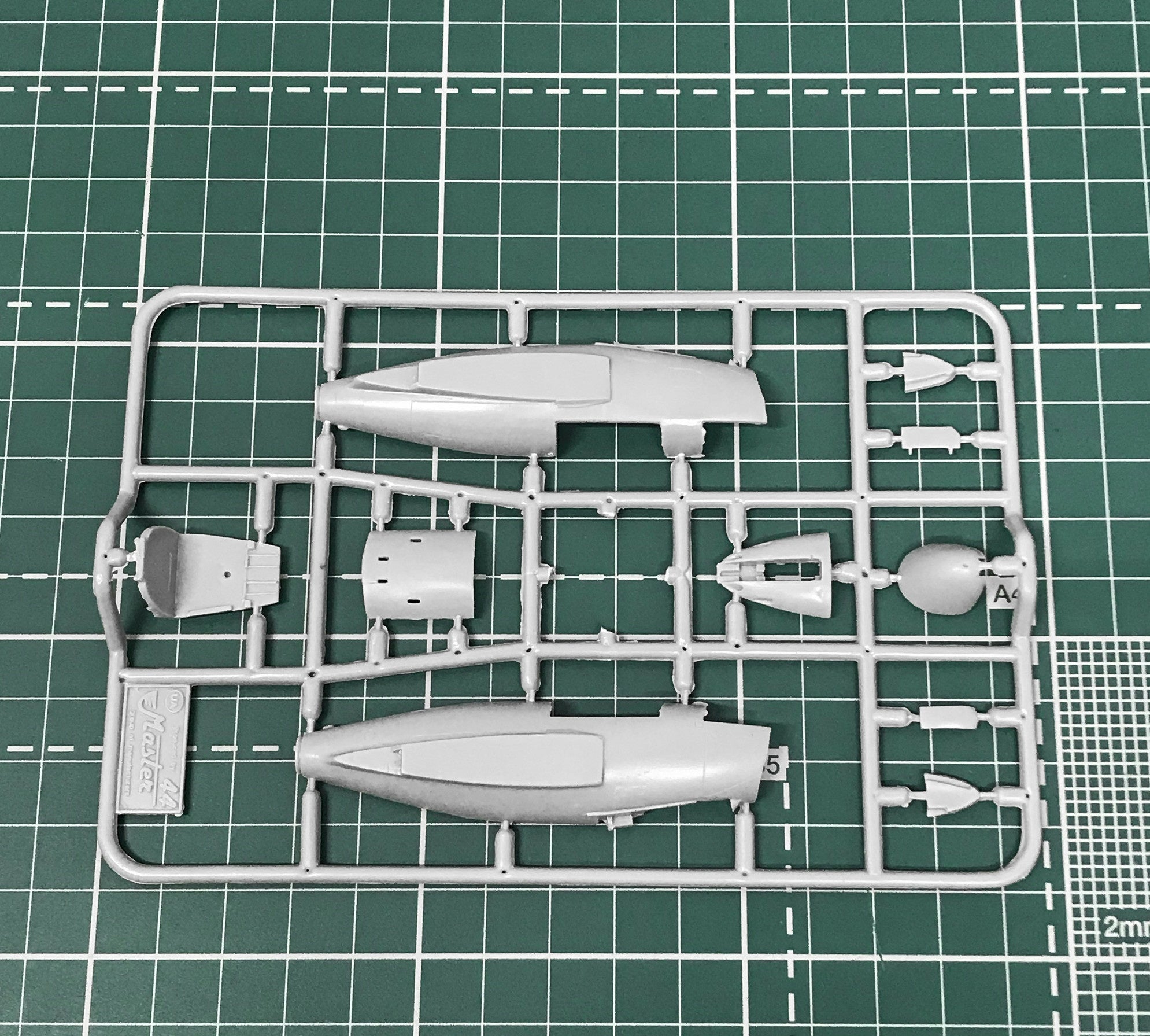 D.H.100 Vampire Mk6 RAF jet fighter Scale 1:72 Amodel AMO72208 Plastic Airplane Model Kit