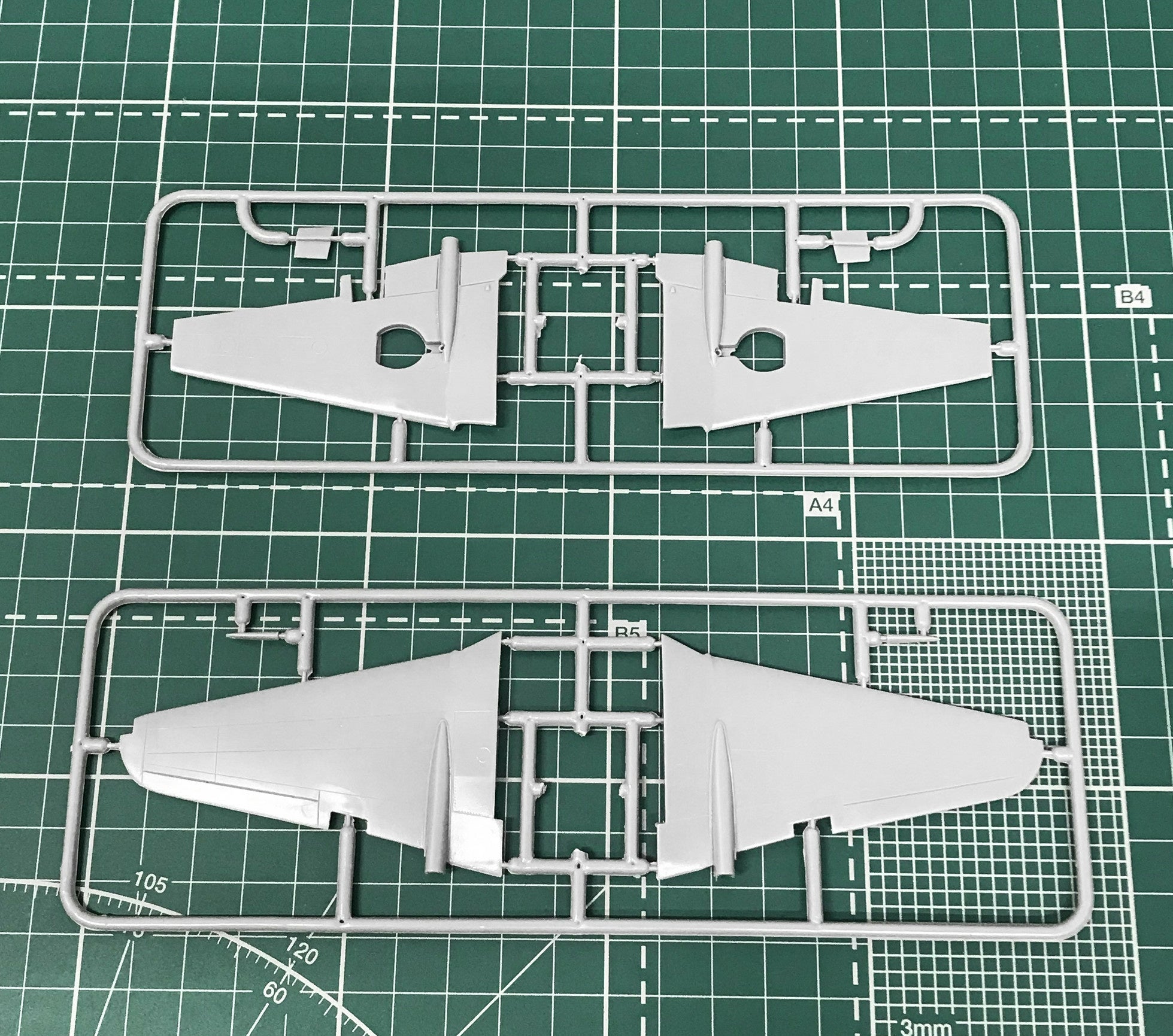 D.H.100 Vampire Mk6 RAF jet fighter Scale 1:72 Amodel AMO72208 Plastic Airplane Model Kit