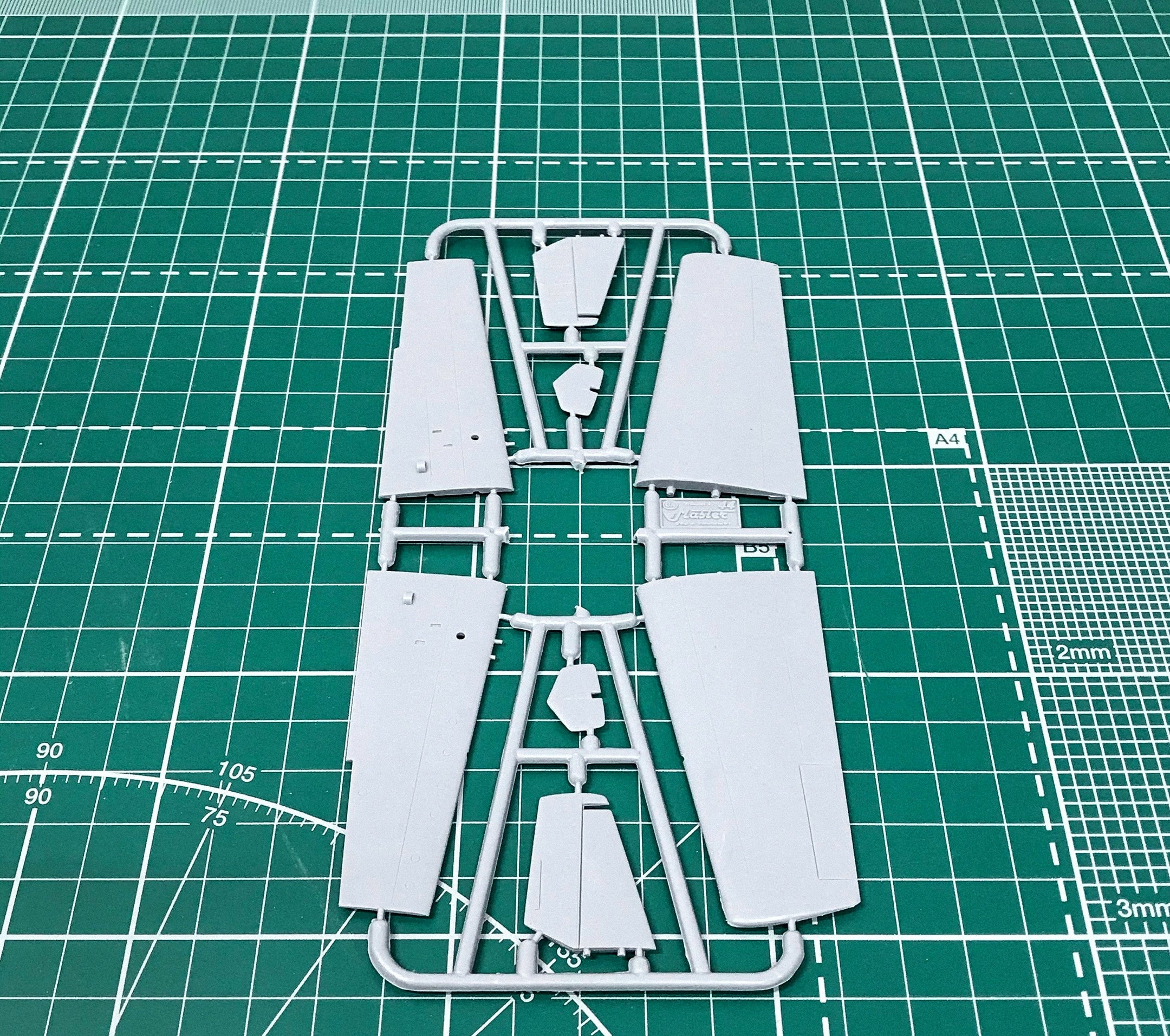 F4F-3S«Widcatfish» USAF floatplane Scale 1:72 Amodel AMO72210 Plastic Airplane Model Kit