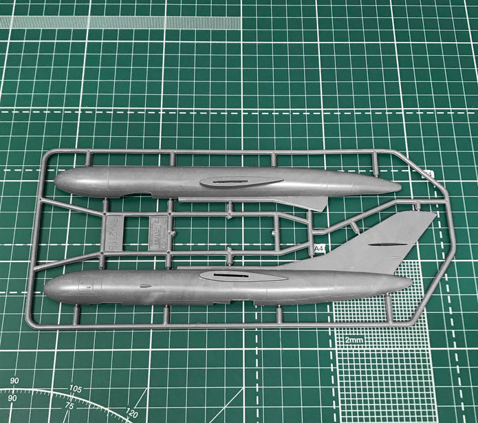 Wholesale: Yakovlev Yak-25RV the target dron (limited edition) Scale 1:72 Amodel AMO72212-01 Scale Airplane Model Kit