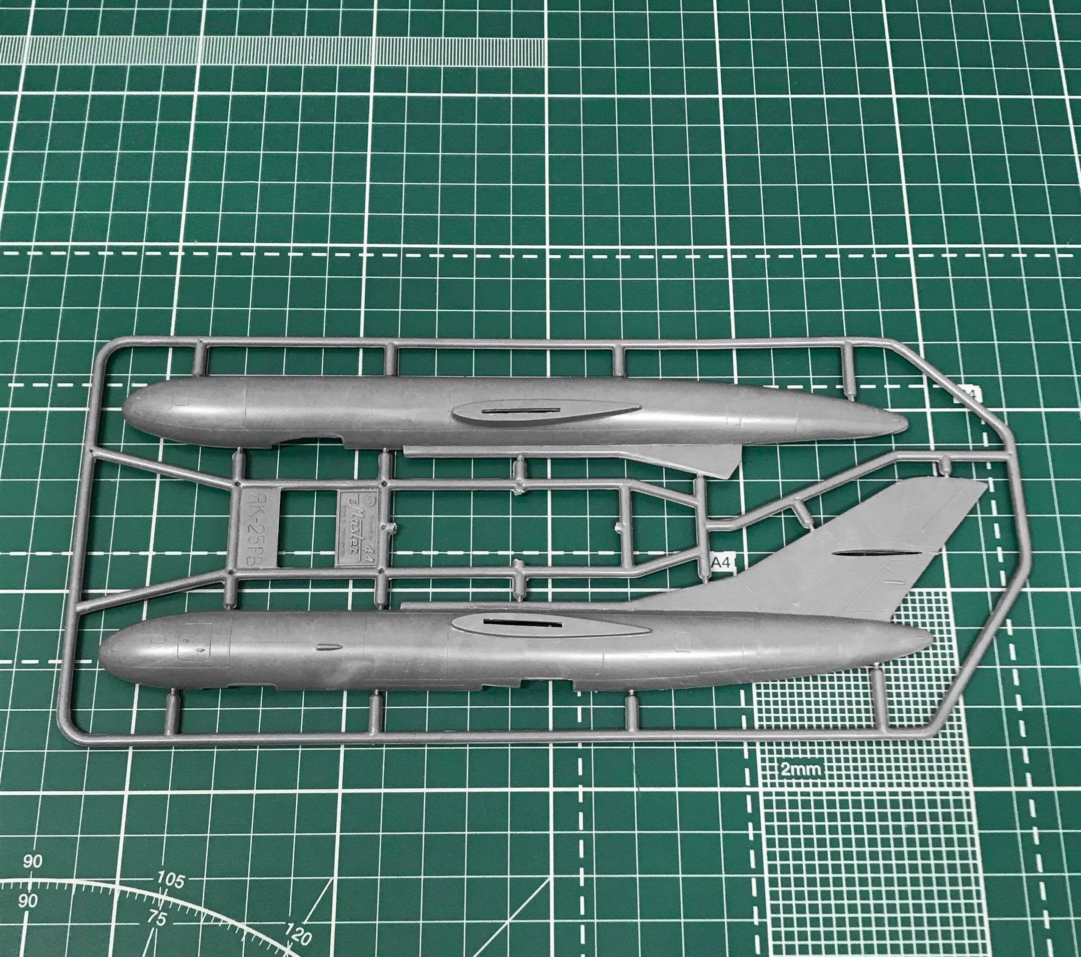 Wholesale: Yakovlev Yak-25RV the target dron (limited edition) Scale 1:72 Amodel AMO72212-01 Scale Airplane Model Kit