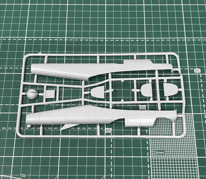 Ilyushin IL-40 «Brawny« Soviet jet-engined armored aircraft, 2nd prototype Scale 1:72 Amodel AMO72213 Scale Airplane Model Kit