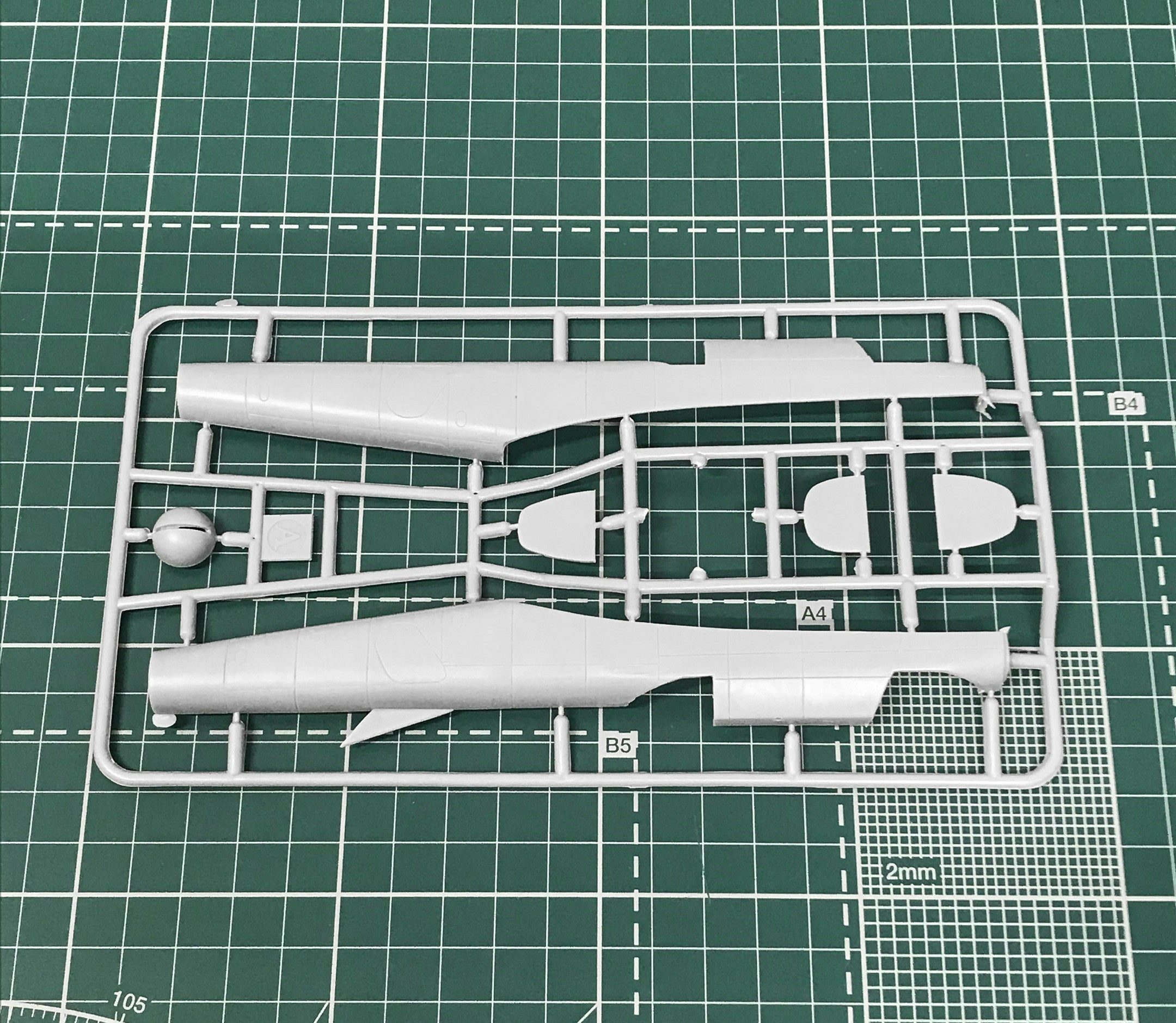 Ilyushin IL-40 «Brawny« Soviet jet-engined armored aircraft, 2nd prototype Scale 1:72 Amodel AMO72213 Scale Airplane Model Kit