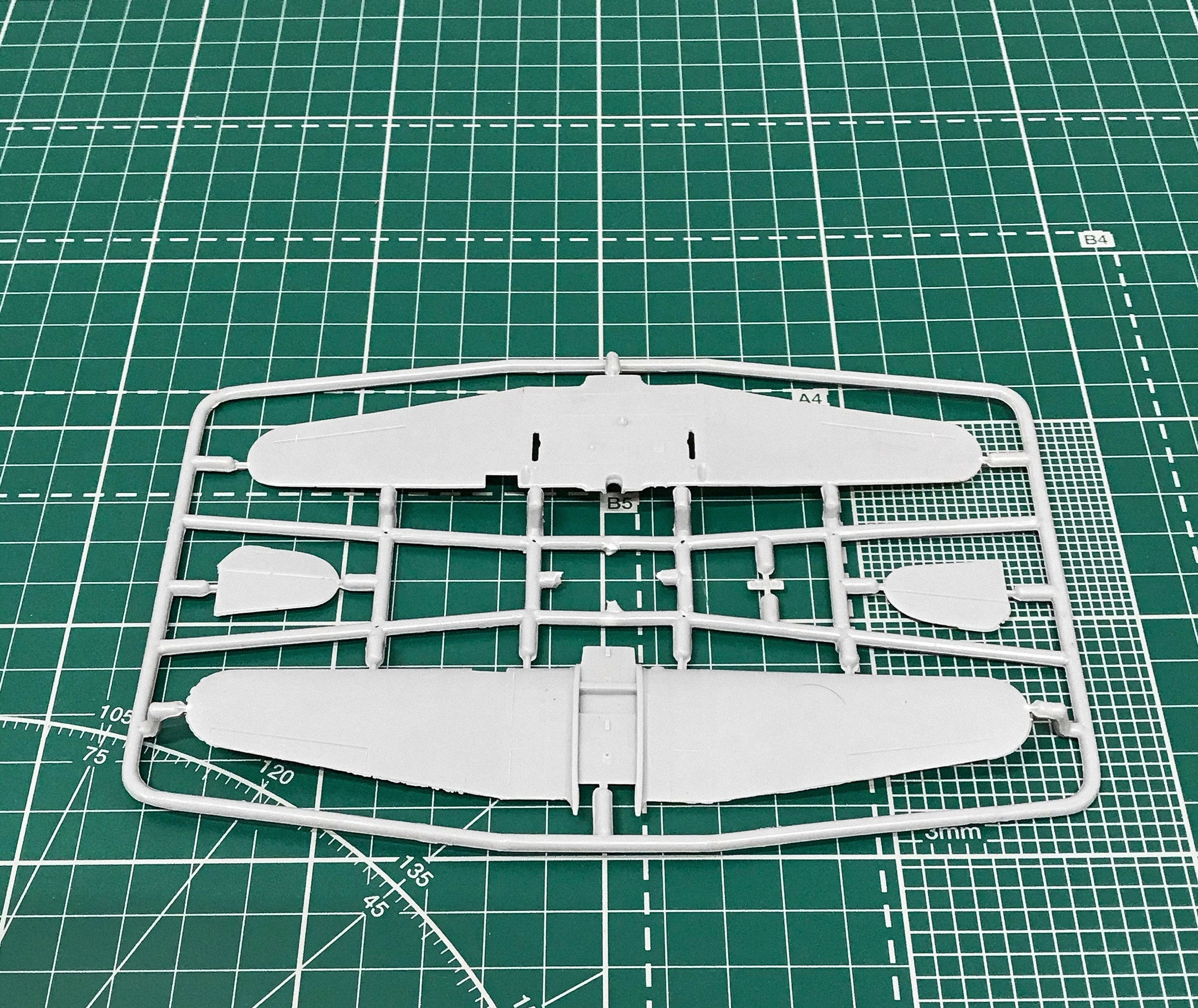 Yakovlev Yak-18 Soviet primary trainer aircraft Scale 1:72 Amodel AMO72218 Plastic Airplane Model Kit
