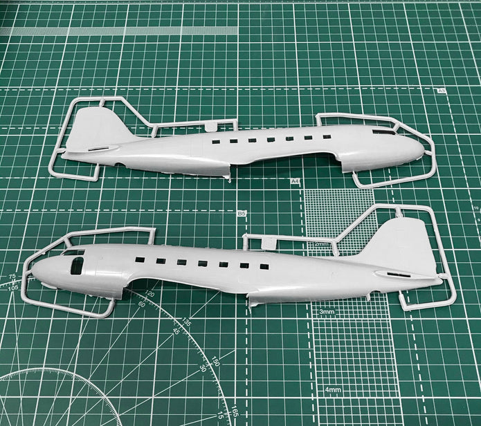 Night intruder LI-2NB Scale 1:72 Amodel AMO72231 Plastic Airplane Model Kit