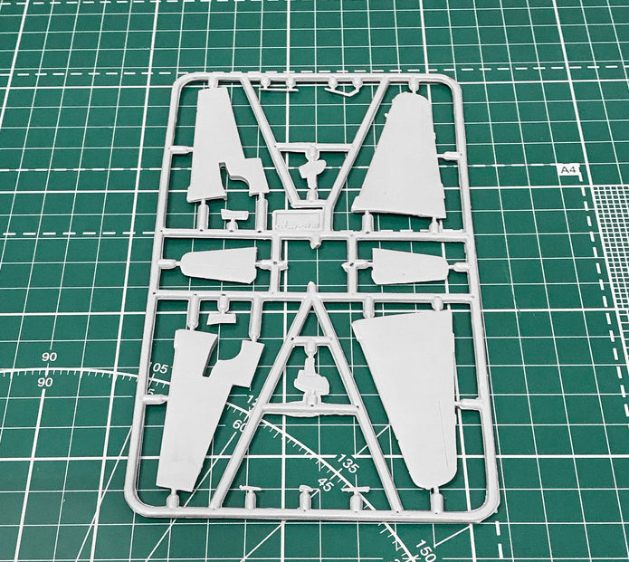 Yakovlev Yak-32 "Mantis" Soviet trainer aircraft Scale 1:72 Amodel AMO72232 Plastic Airplane Model Kit