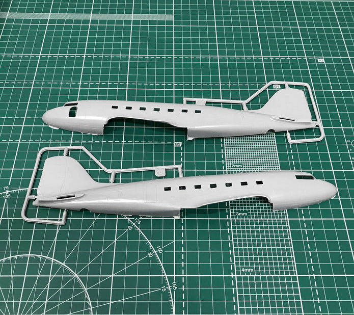 Lisunov Li-2V/T Soviet polar aircraft Scale 1:72 Amodel AMO72234 Plastic Airplane Model Kit