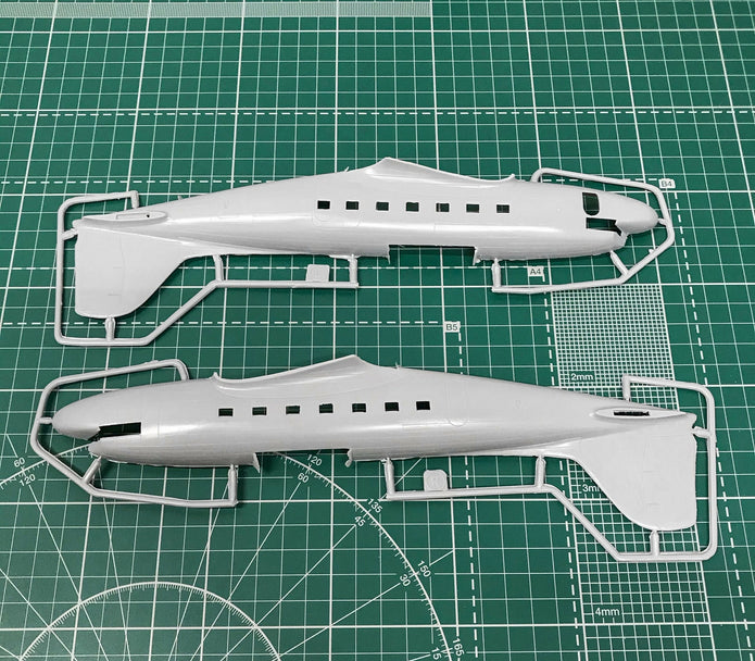 Lisunov Li-2P/T Soviet passenger aircraft Scale 1:72 Amodel AMO72244 Plastic Airplane Model Kit