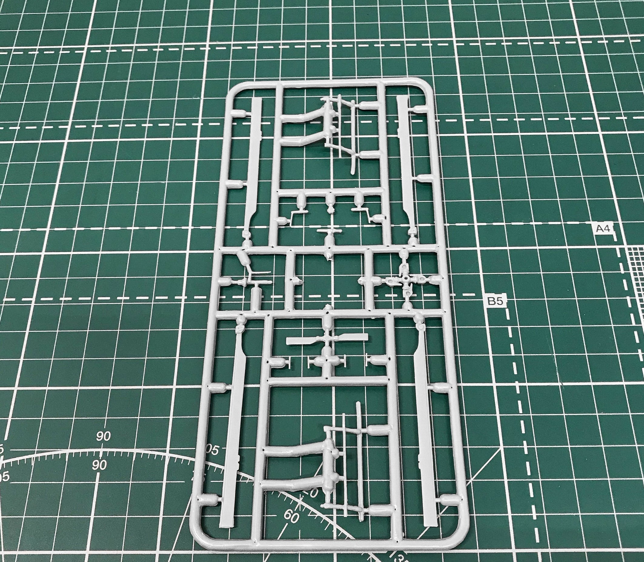MBB Bo-105 Scale 1:72 Amodel AMO72255 Plastic Helicopter Model Kit
