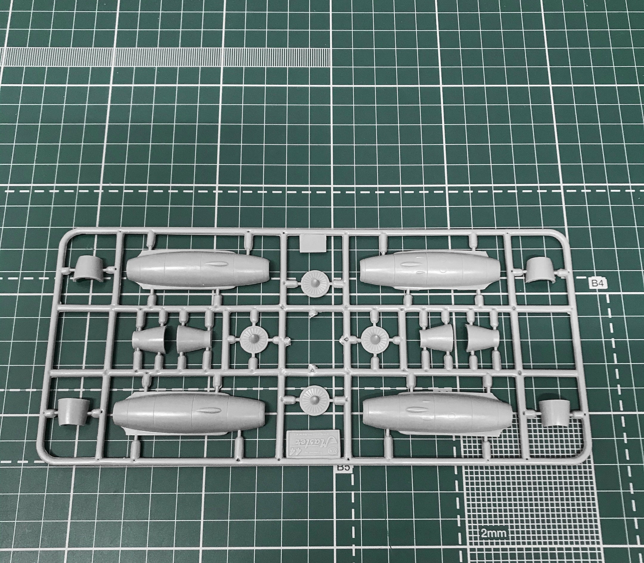 Alexeyev I-215 Scale 1:72 Amodel AMO72261 Scale Airplane Model Kit