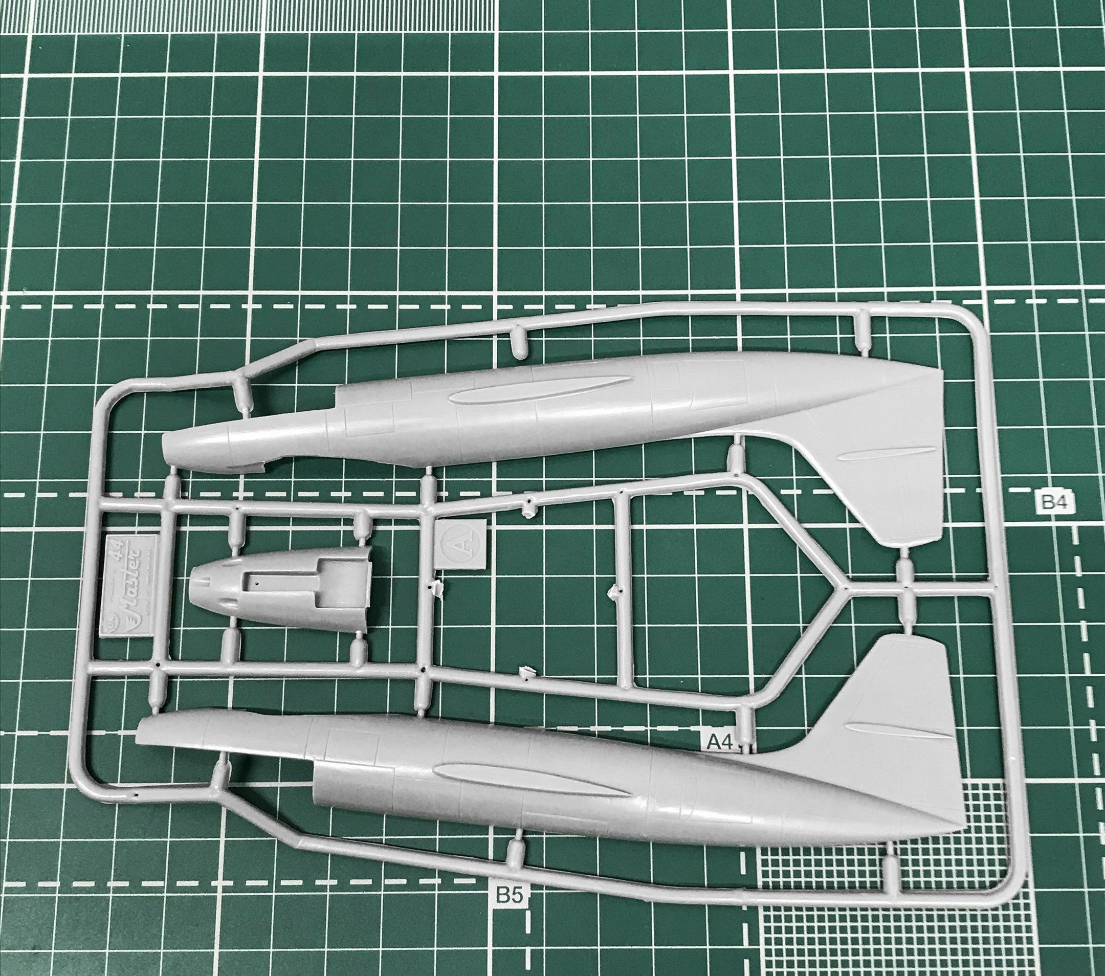 Alexeyev I-215 Scale 1:72 Amodel AMO72261 Scale Airplane Model Kit