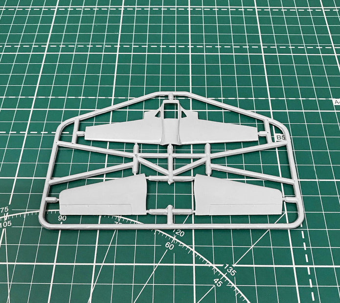 Sukhoi Su-31 Russian aerobatic aircraft Scale 1:72 Amodel AMO72271 Plastic Airplane Model Kit