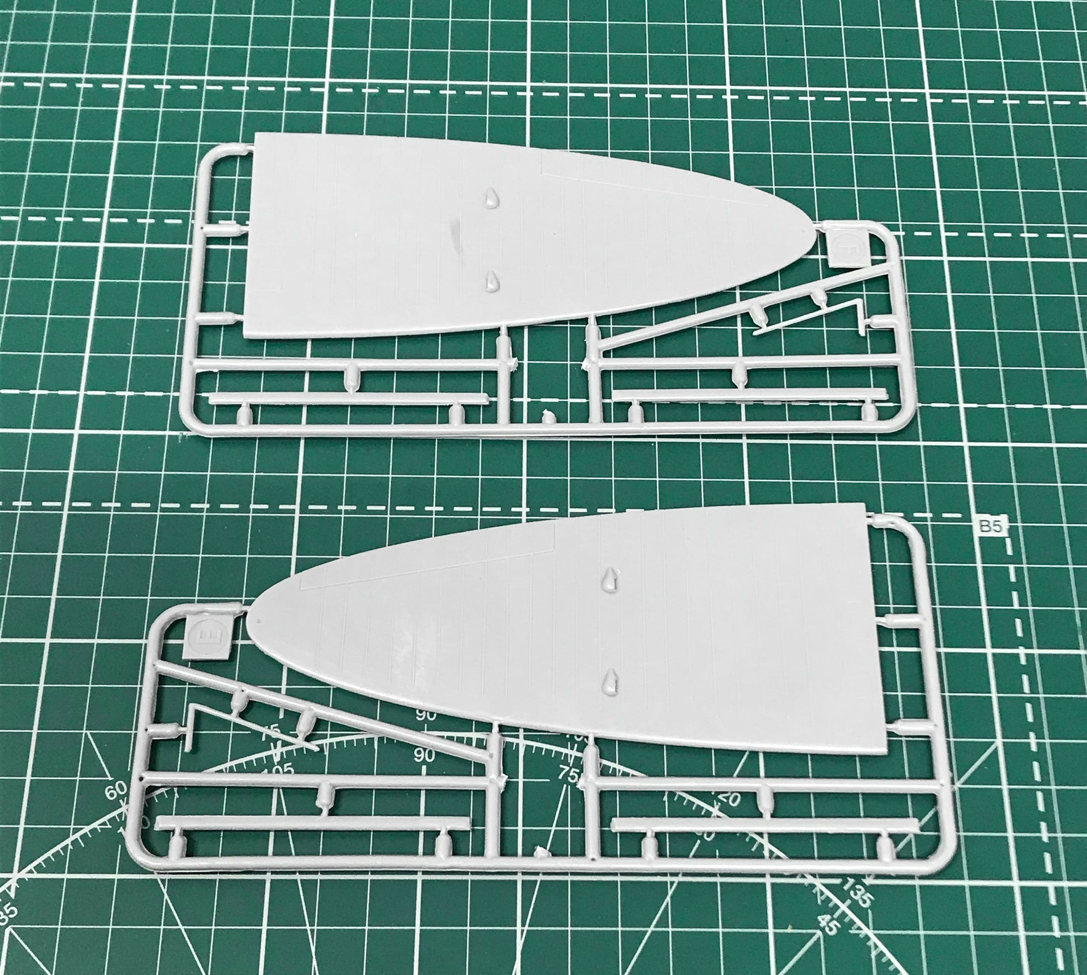 Kalinin K-5 Scale 1:72 Amodel AMO72287 Plastic Airplane Model Kit