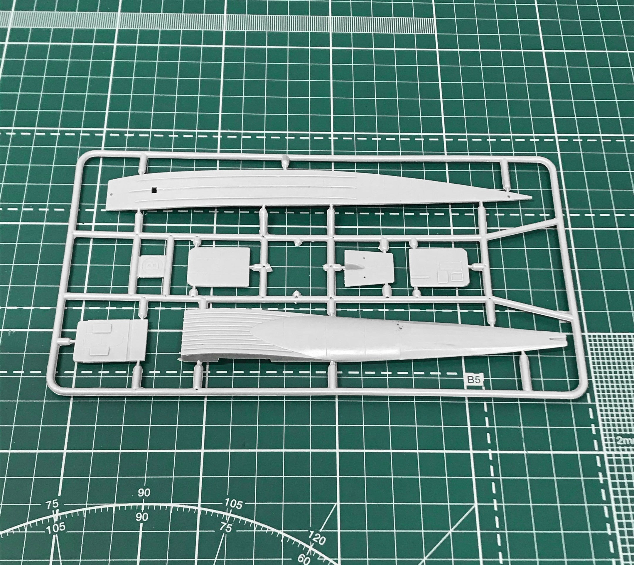 Kalinin K-5 Scale 1:72 Amodel AMO72287 Plastic Airplane Model Kit