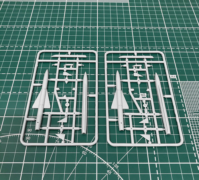 Kh-28 & Kh-28E rockets Scale 1:72 Amodel AMO72288 Plastic Airplane Model Kit