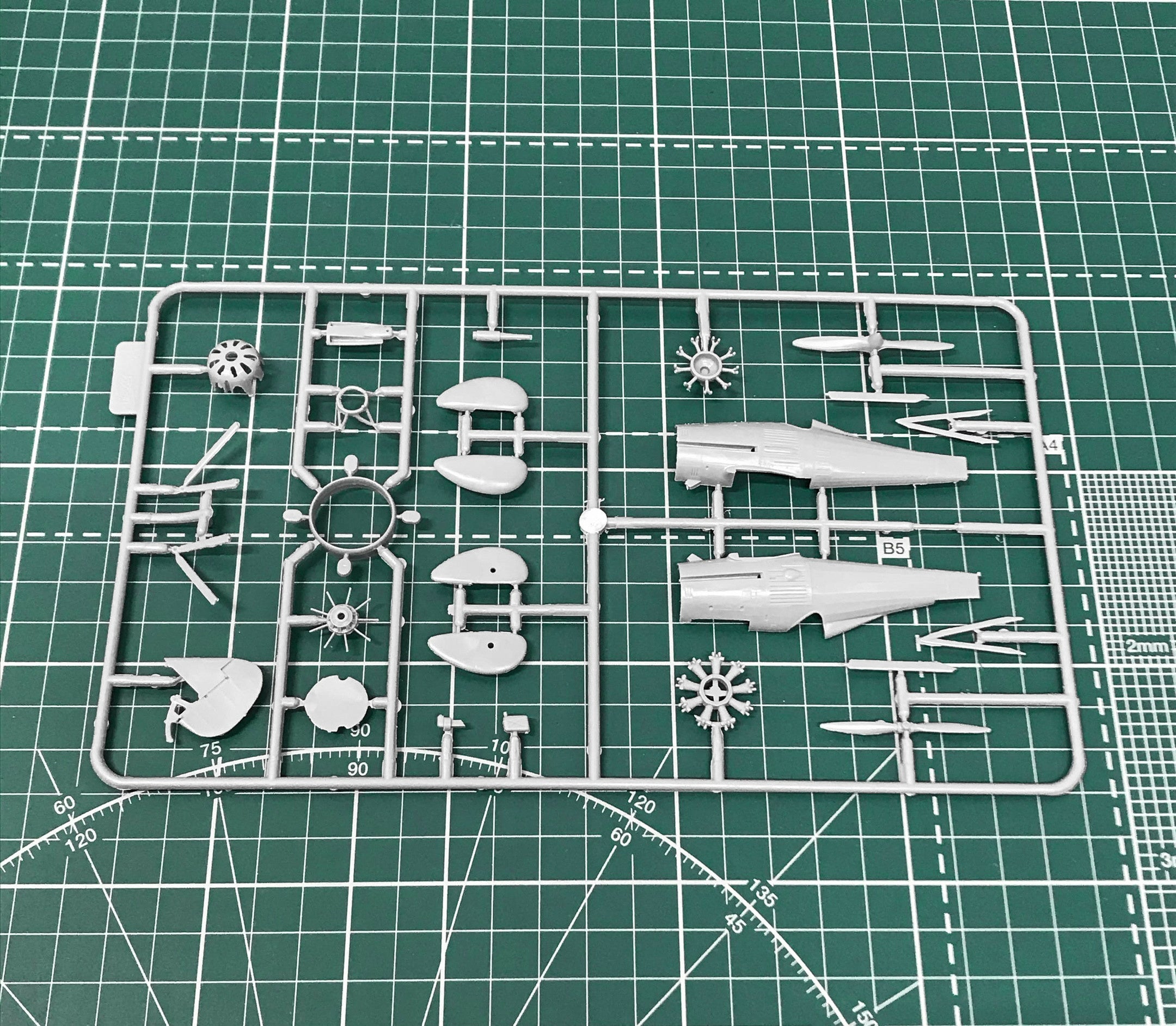 Zveno-1A TB-1 & I-5 Scale 1:72 Amodel AMO72290 Plastic Airplane Model Kit