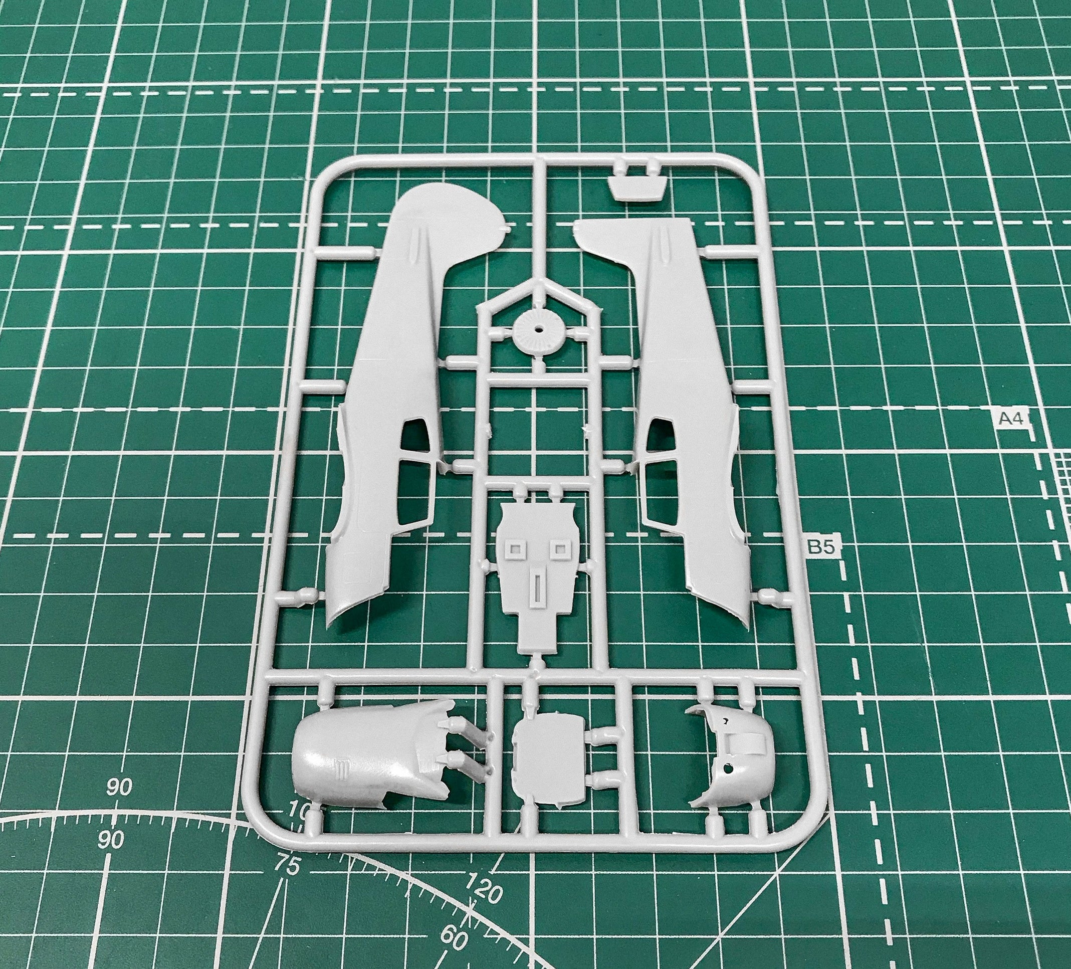 Yakovlev Yak-18T Scale 1:72 Amodel AMO72303-01 Scale Model Kit