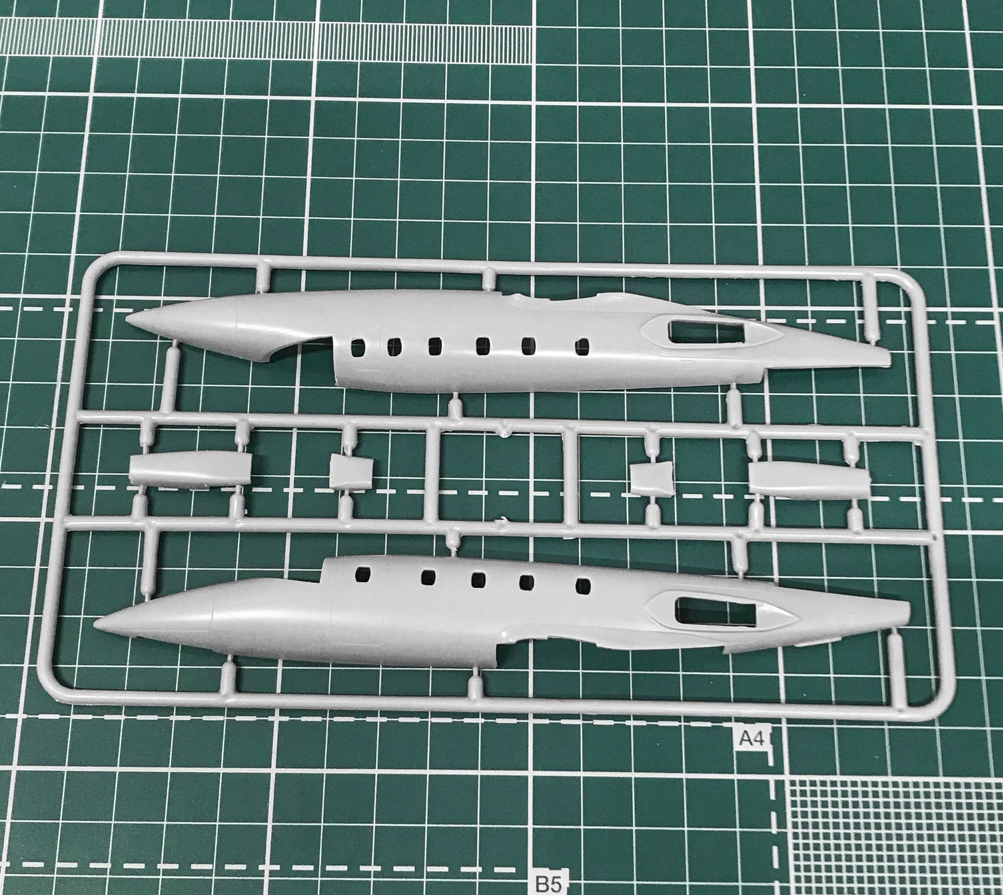 Lear fan 2100 Scale 1:72 Amodel AMO72310 Plastic Airplane Model Kit