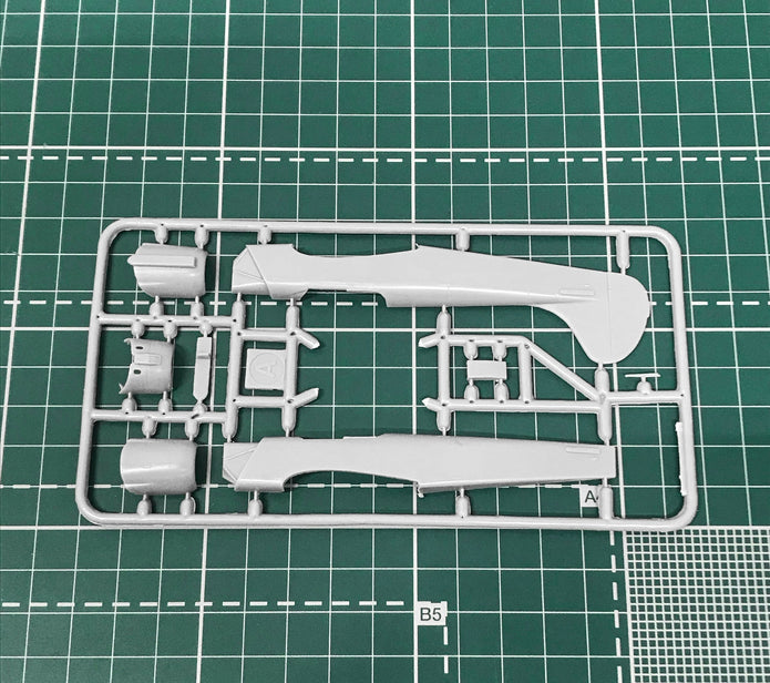 Yakovlev Yak-18P aerobatic aircraft Scale 1:72 Amodel AMO72318 Plastic Airplane Model Kit