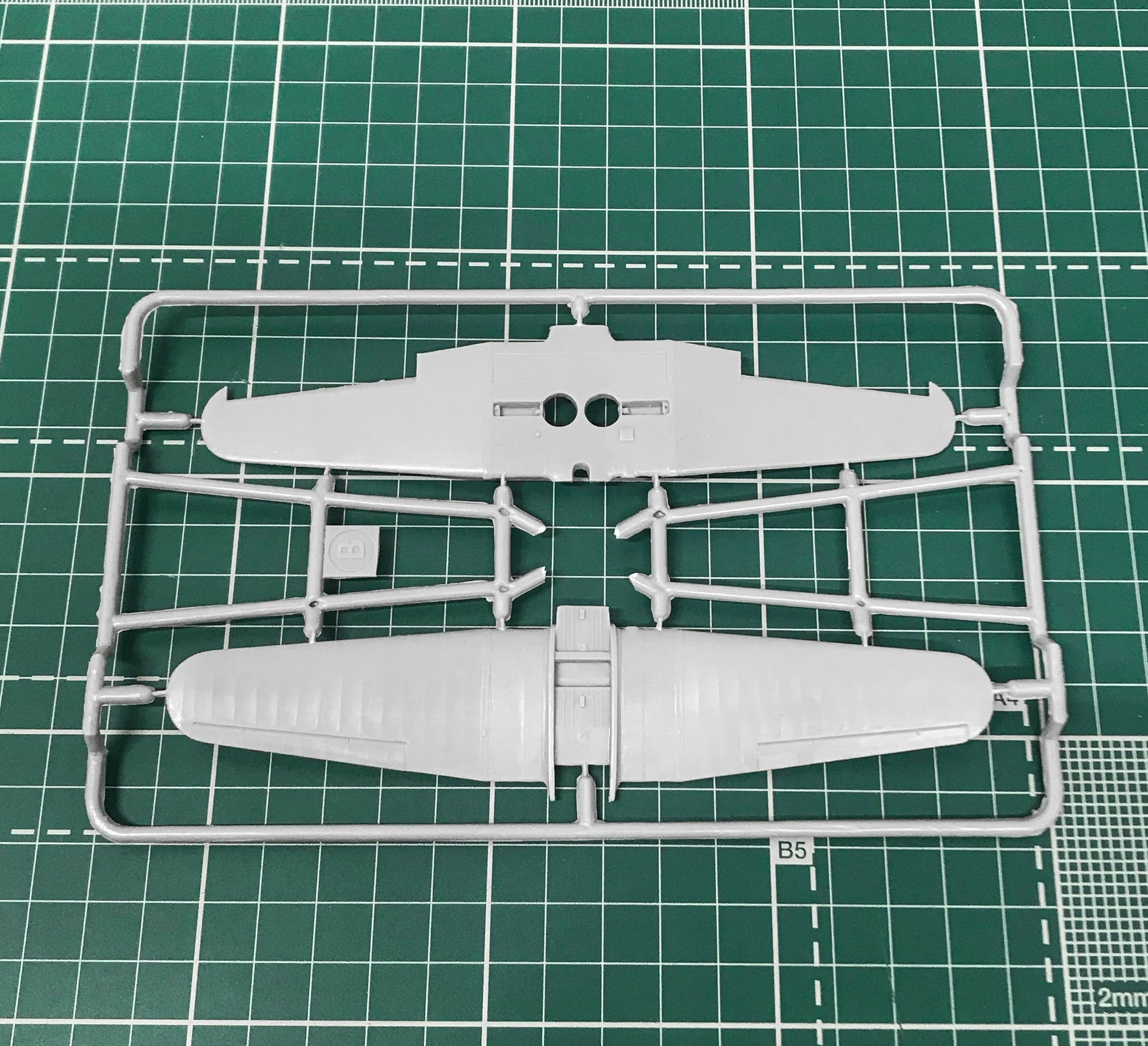 Yakovlev Yak-18P aerobatic aircraft Scale 1:72 Amodel AMO72318 Plastic Airplane Model Kit