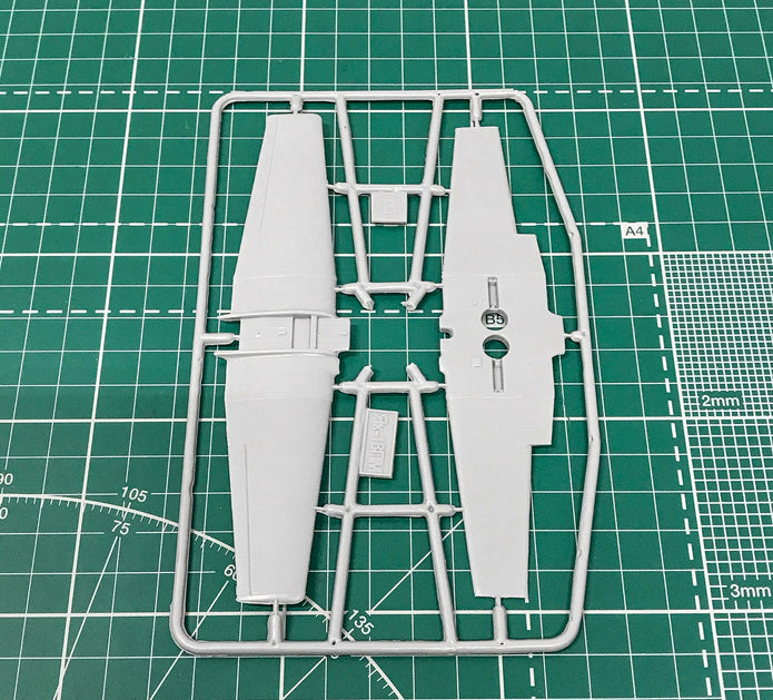 Yakovlev Yak-18PM aerobatic aircraft Scale 1:72 Amodel AMO72319 Plastic Airplane Model Kit