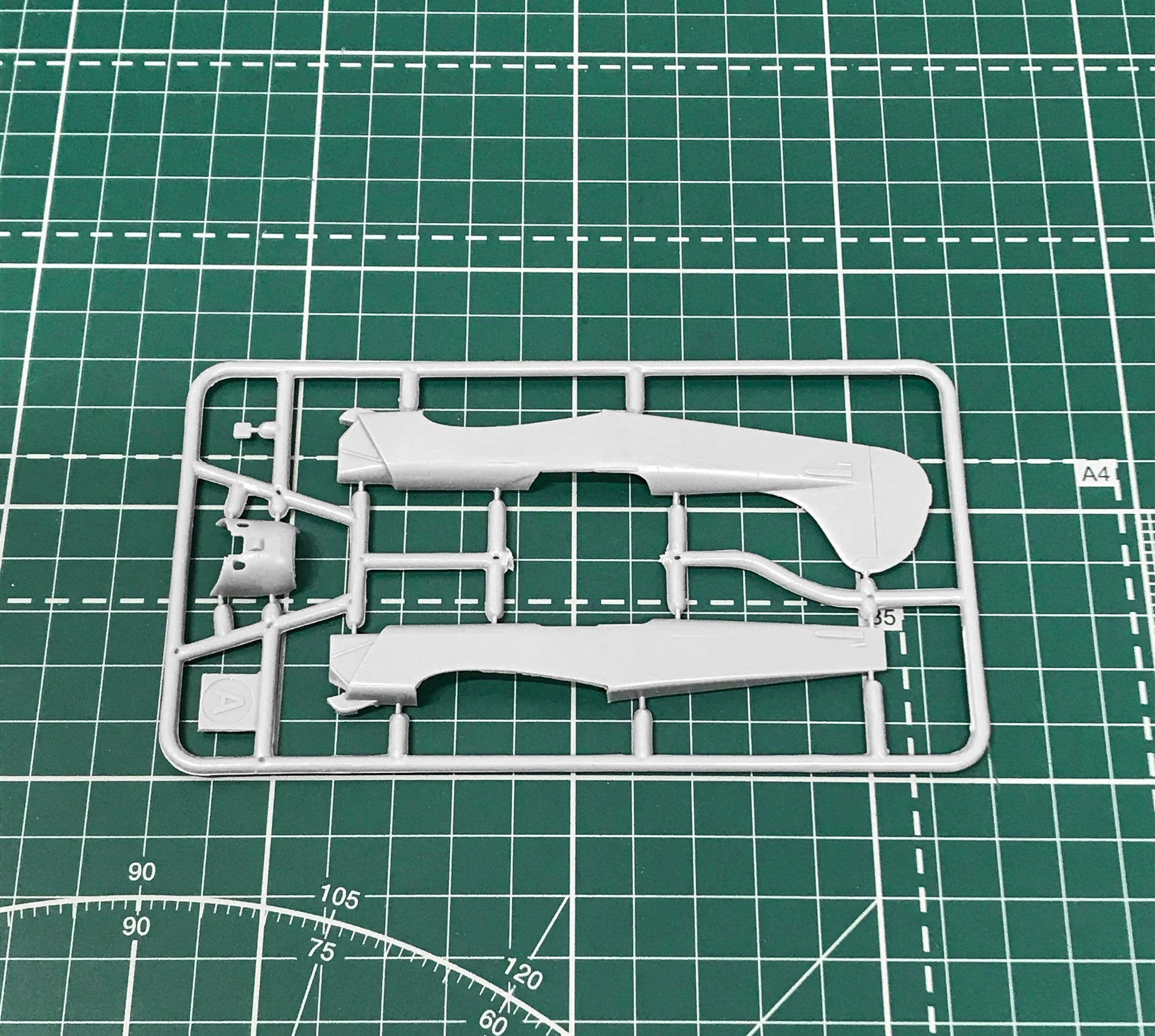 Yakovlev Yak-18PS aerobatic aircraft Scale 1:72 Amodel AMO72320 Plastic Airplane Model Kit