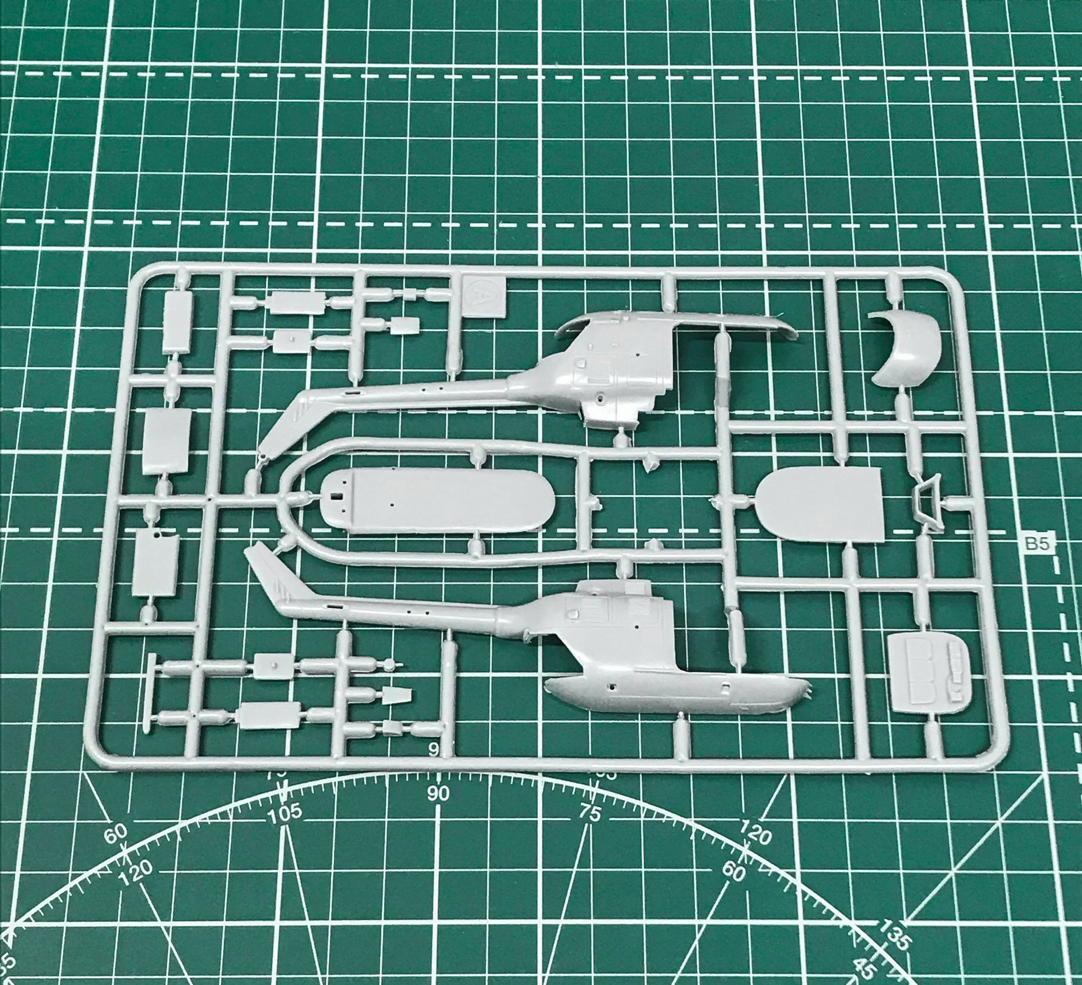 Helicopter MBB Bo-105 GSH Scale 1:72 Amodel AMO72322 Plastic Helicopter Model Kit