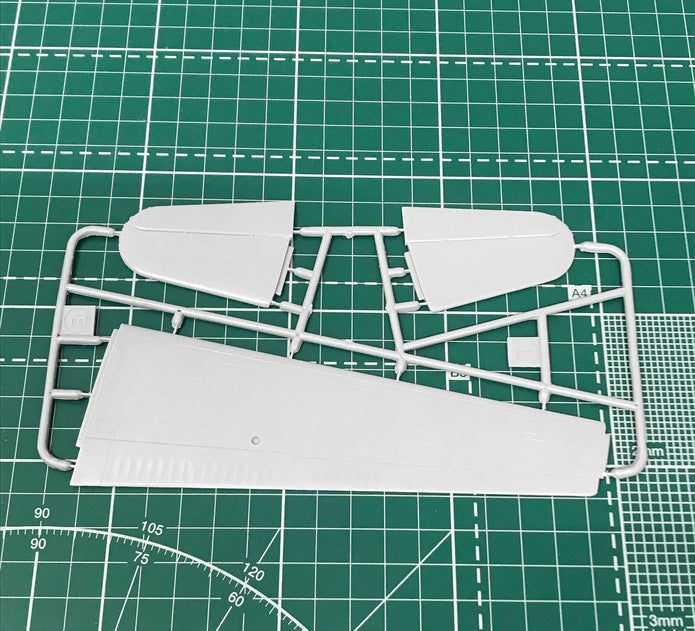 Ilyushin IL-14M Scale 1:72 Amodel AMO72324 Plastic Airplane Model Kit