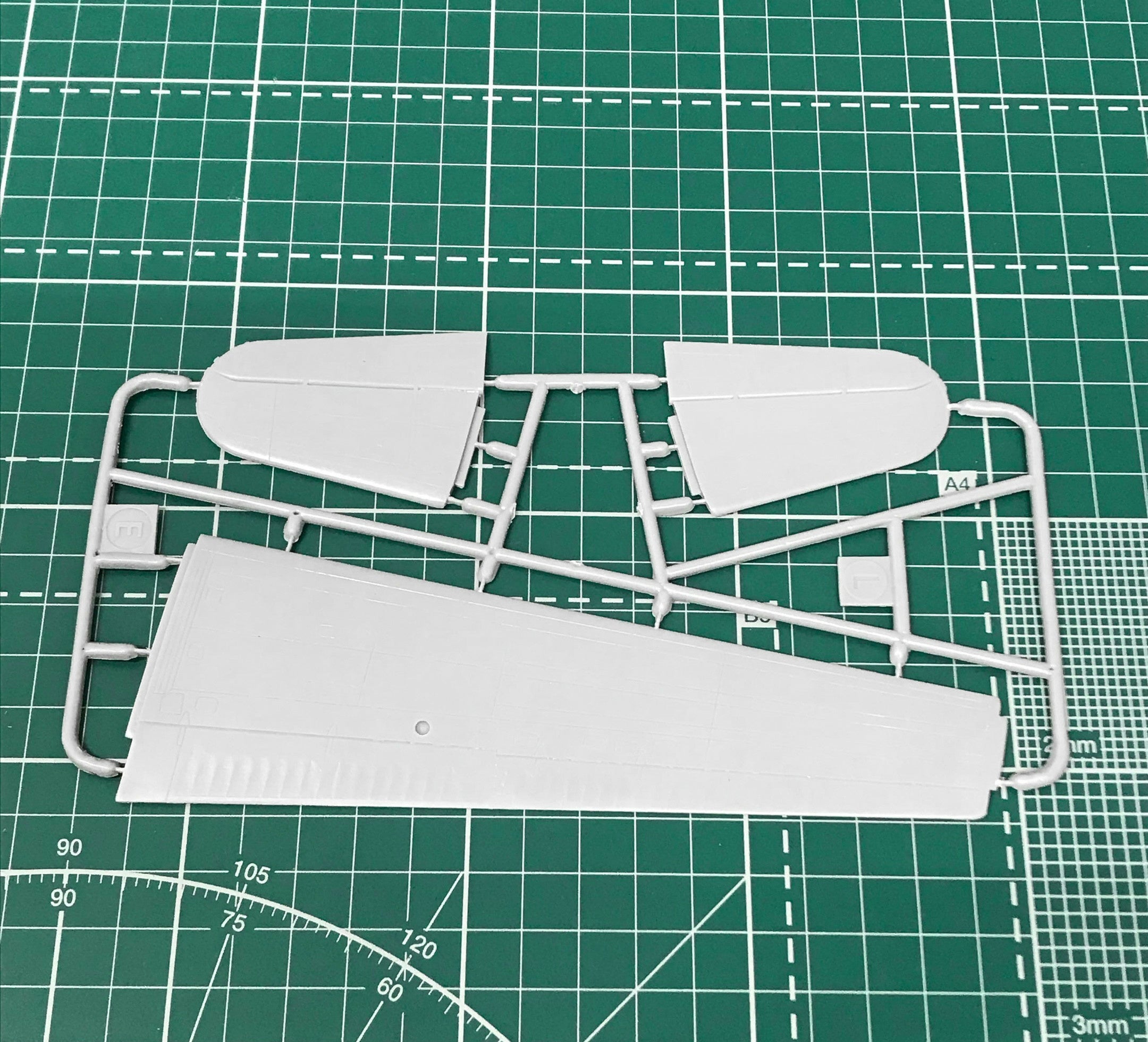 Ilyushin IL-14M Scale 1:72 Amodel AMO72324 Plastic Airplane Model Kit