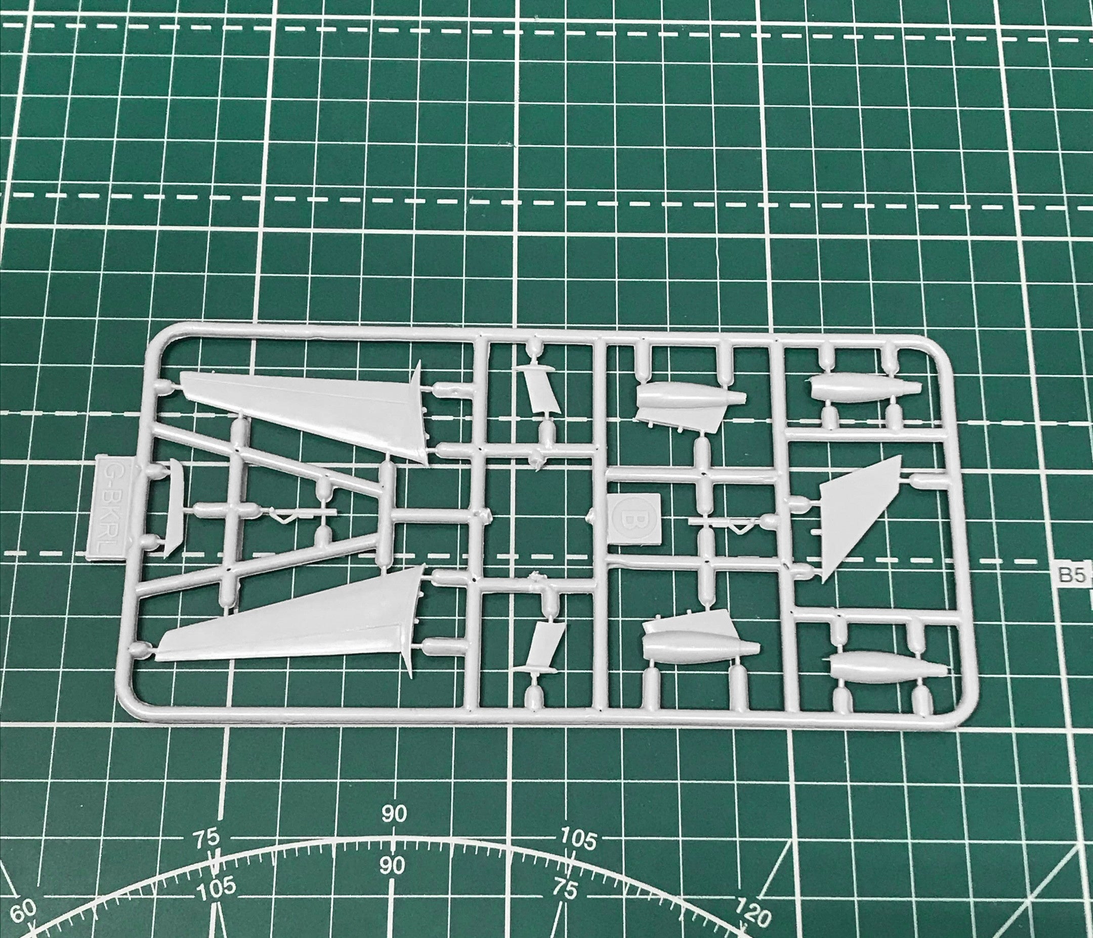 CMC Leopard-2 Scale 1:72 Amodel AMO72337 Plastic Airplane Model Kit