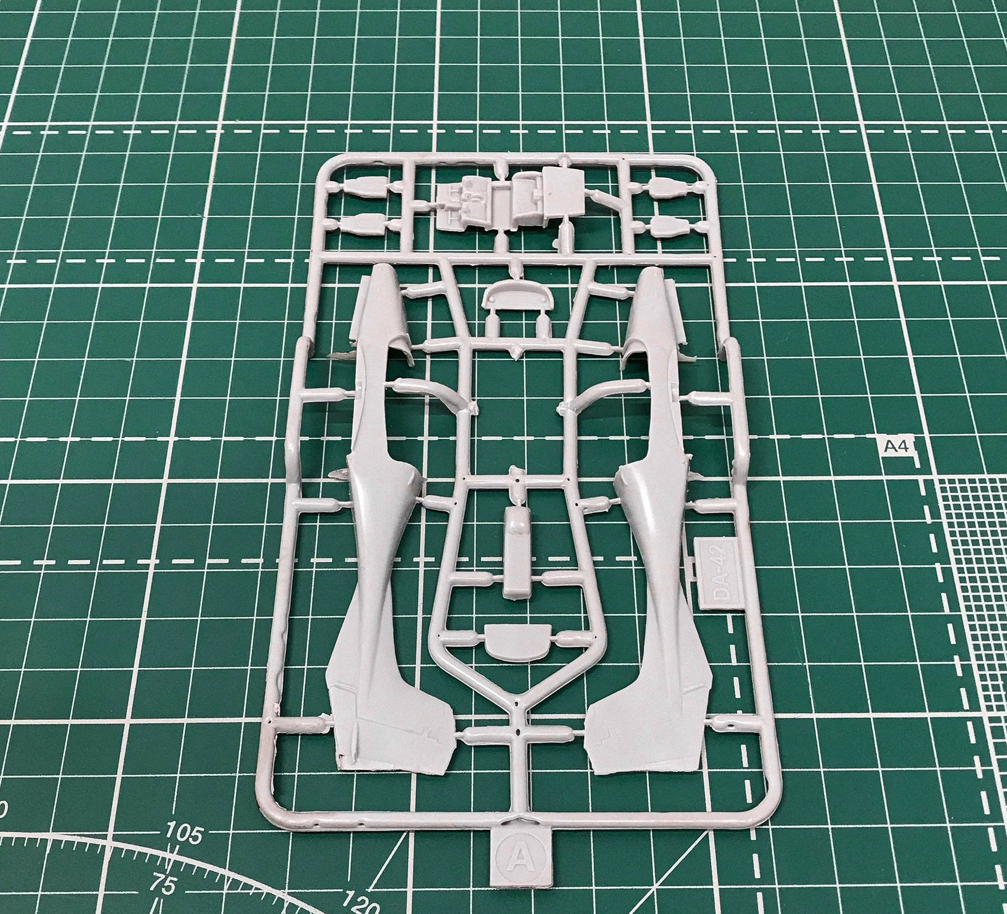 Plastic model 1/72 Da-42 Twin Star Scale 1:72 Amodel AMO72374 Plastic Airplane Model Kit