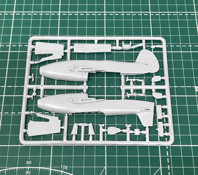Yak-21 Soviet jet fighter Scale 1:72 Amodel AMO7247 Plastic Airplane Model Kit