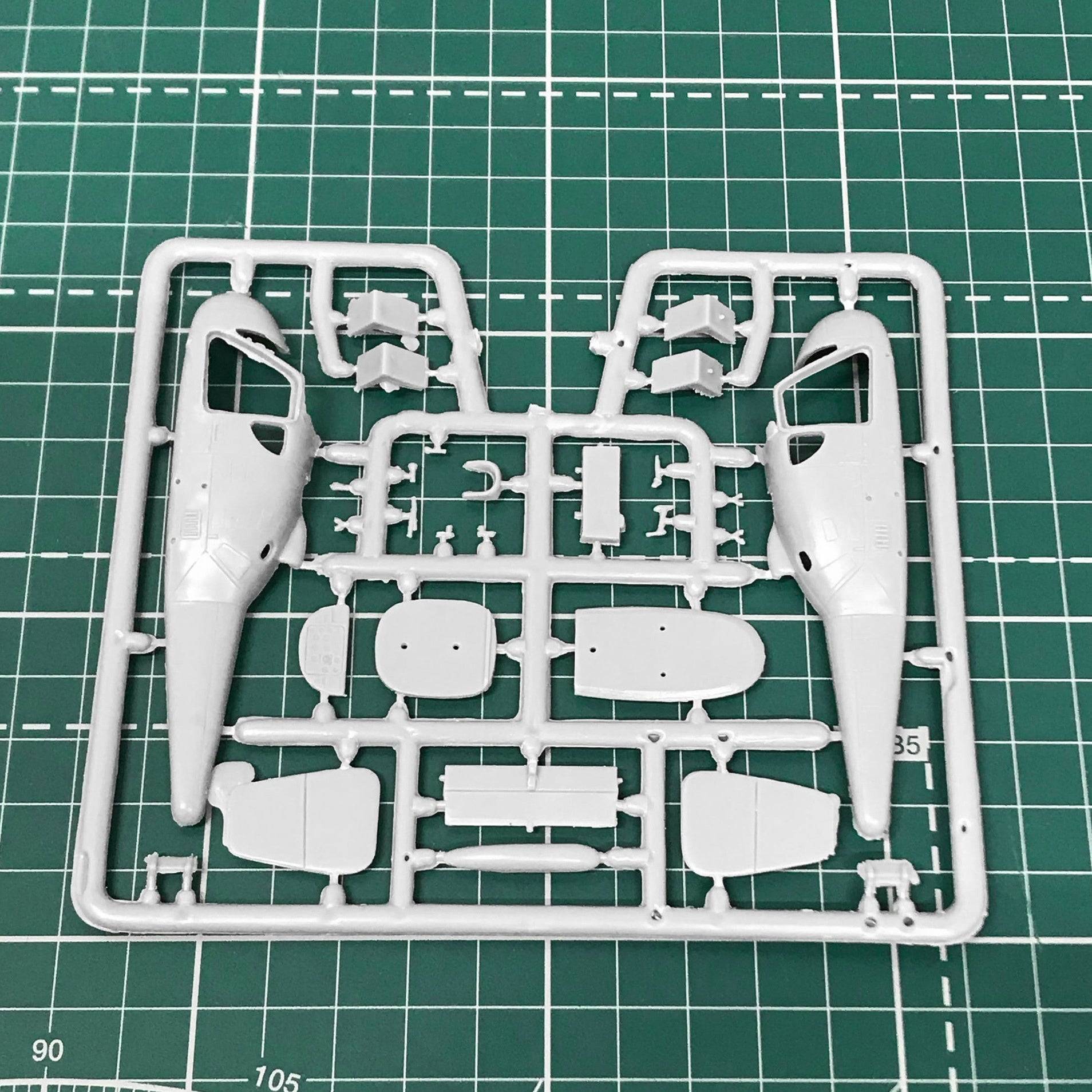 Ka-18 Soviet civil helicopter Scale 1:72 Amodel AMO7252 Plastic Helicopter Model Kit
