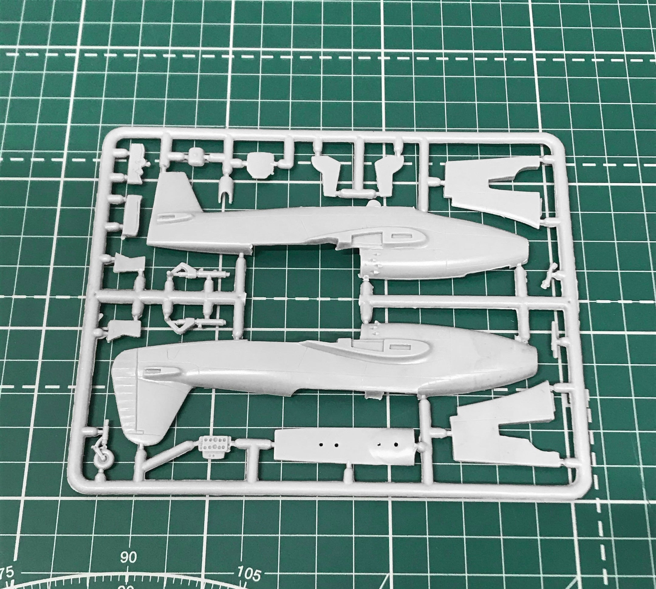 Yak-17UTI Soviet jet fighter Scale 1:72 Amodel AMO7282 Plastic Airplane Model Kit