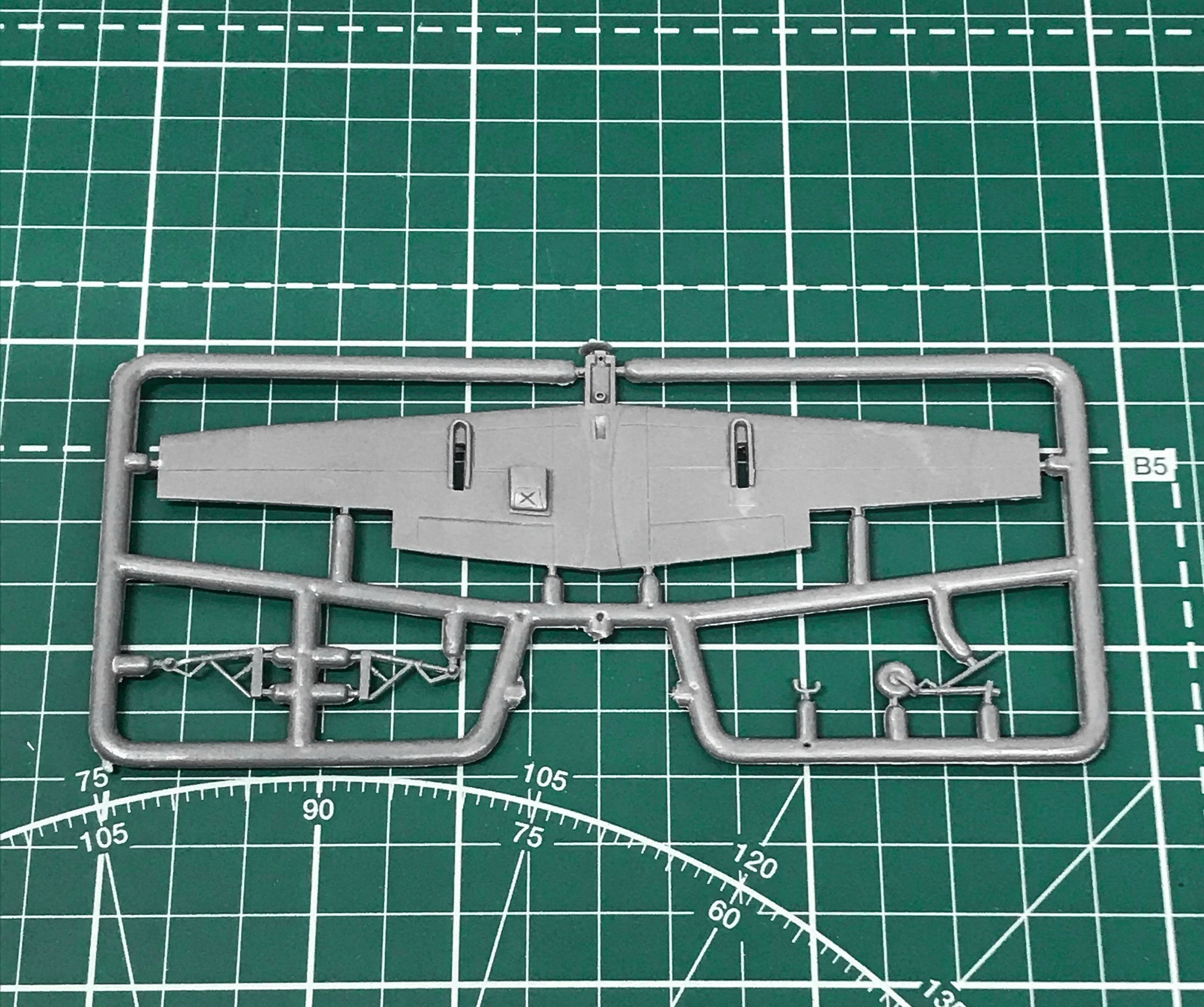 Yak-53 single-seat sporting aircraft Scale 1:72 Amodel AMO7285 Plastic Airplane Model Kit