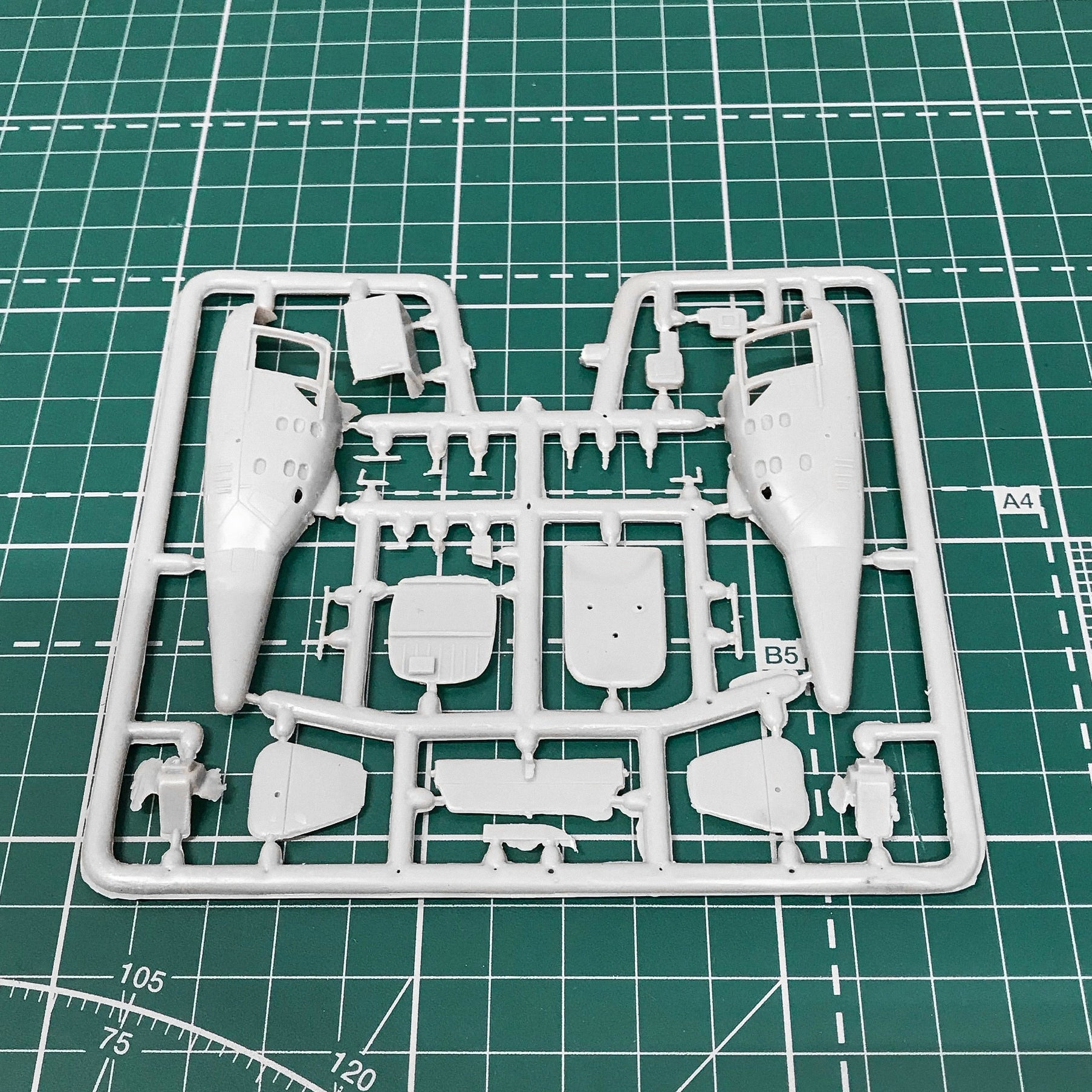 Ka-15M ambulance Scale 1:72 Amodel AMO7290 Plastic Helicopter Model Kit