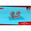 1/24 Supermarine Spitfire wheels w/ weighted tyres of linear pattern & 3-spoke hubs Scale 1:24 Armory Models AR AW24405