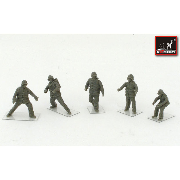 1/72 Soviet/Russian Airfield firefighters (modern) Scale 1:72 Armory Models AR F7215