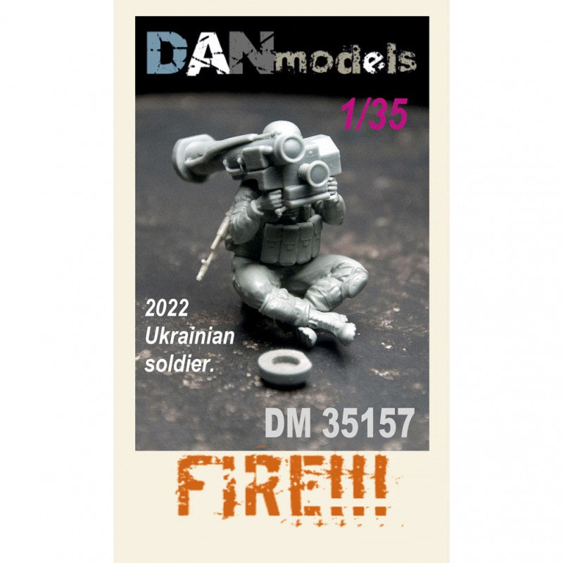 2022 Ukraine. Vine with Mordor. Ukrainian soldier with a javelin. fire. set №8 - 1 figurine (resin) + javelin 3D Scale 1:35 DAN Models DM 35157