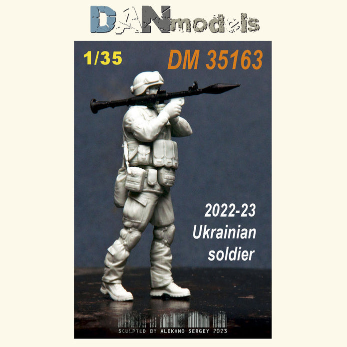 2023 Ukraine. War with Mordor. Ukrainian soldier with a grenade launcher. set №14 - 1 figure (resin) Scale 1:35 DAN Models DM 35163