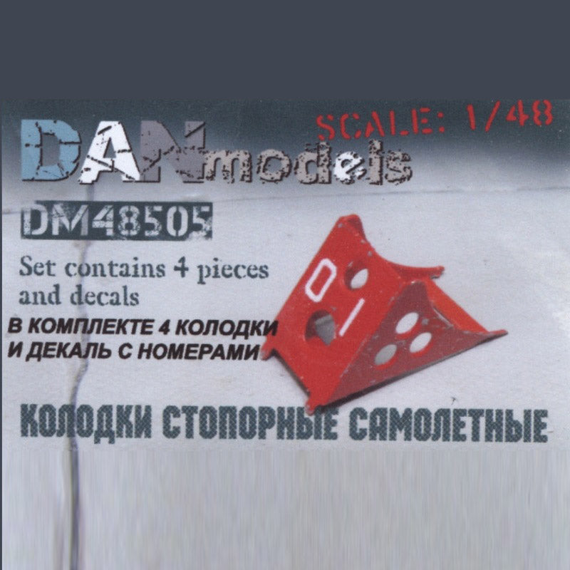 Aircraft stop blocks, set No. 3 + decal Dimensions: length 13mm, width 6mm, height 8mm Scale 1:48 DAN Models DM 48505