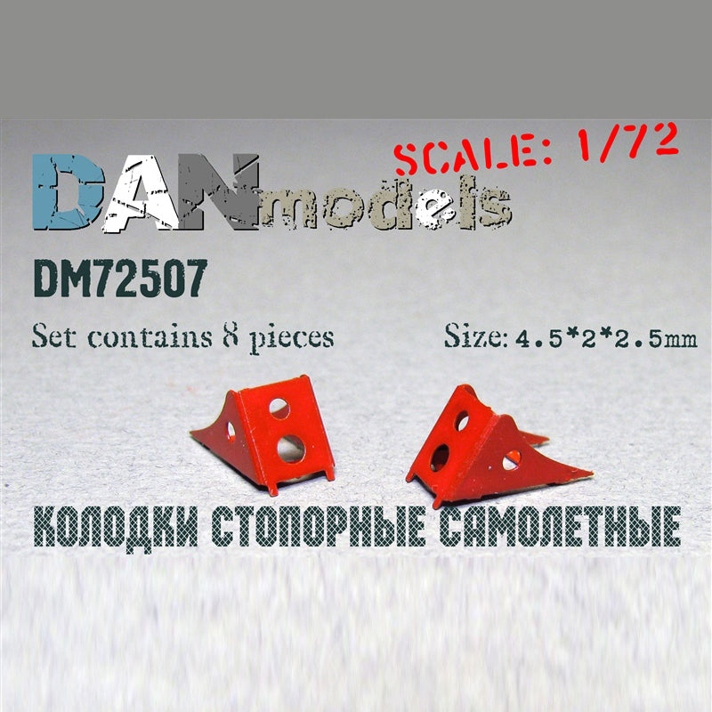 Aircraft locking pads, set No. 5 - 8 pcs dimensions: length 4.5 mm, width 2 mm, height 2.5 mm Scale 1:72 DAN Models DM 72507